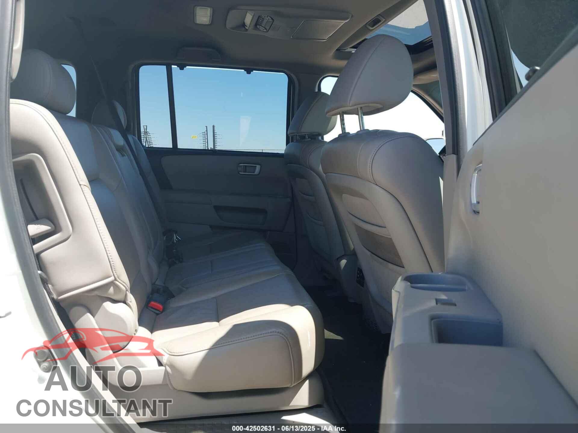 HONDA PILOT 2011 - 5FNYF4H94BB044261