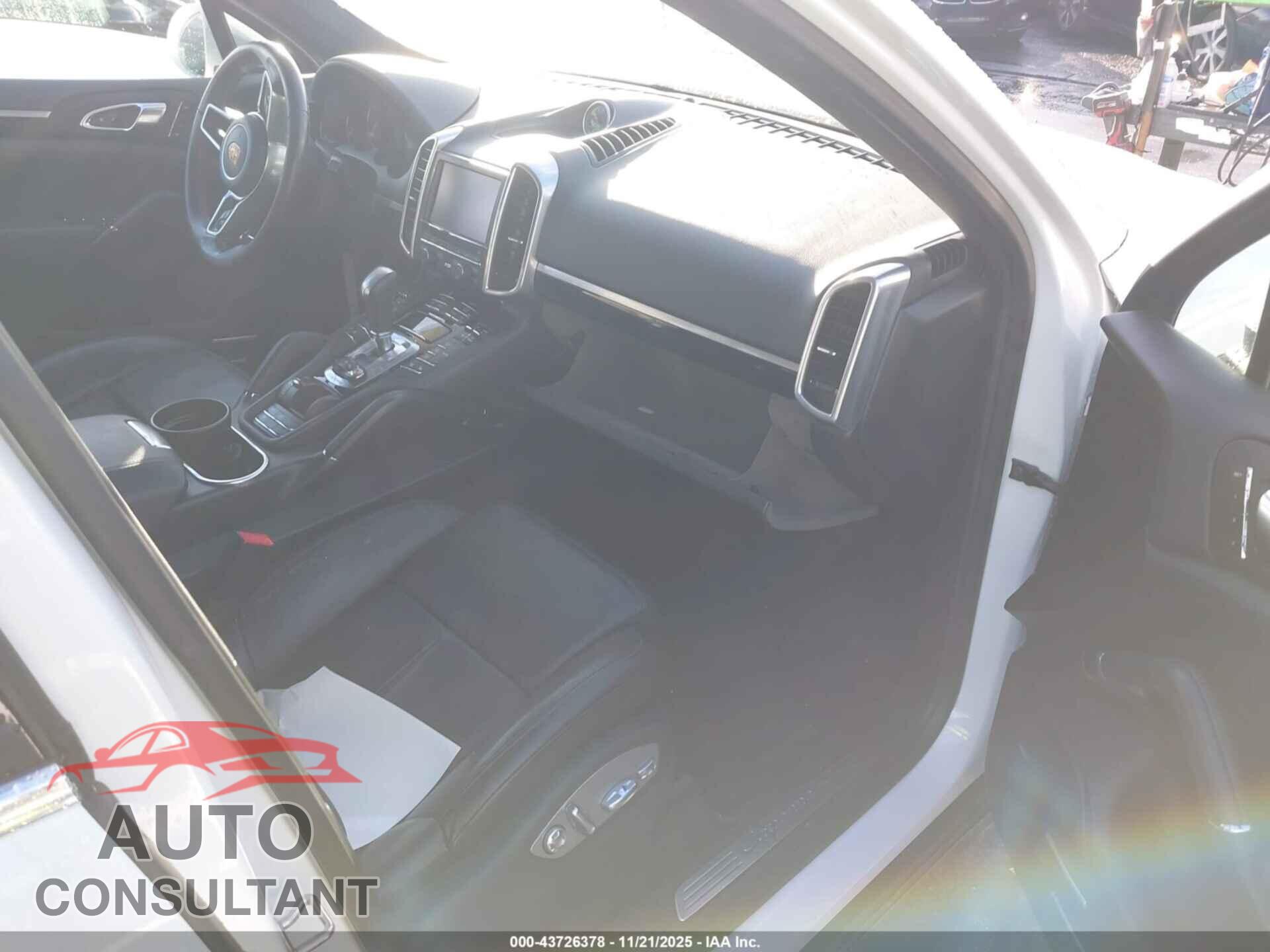 PORSCHE CAYENNE 2016 - WP1AA2A25GLA03058