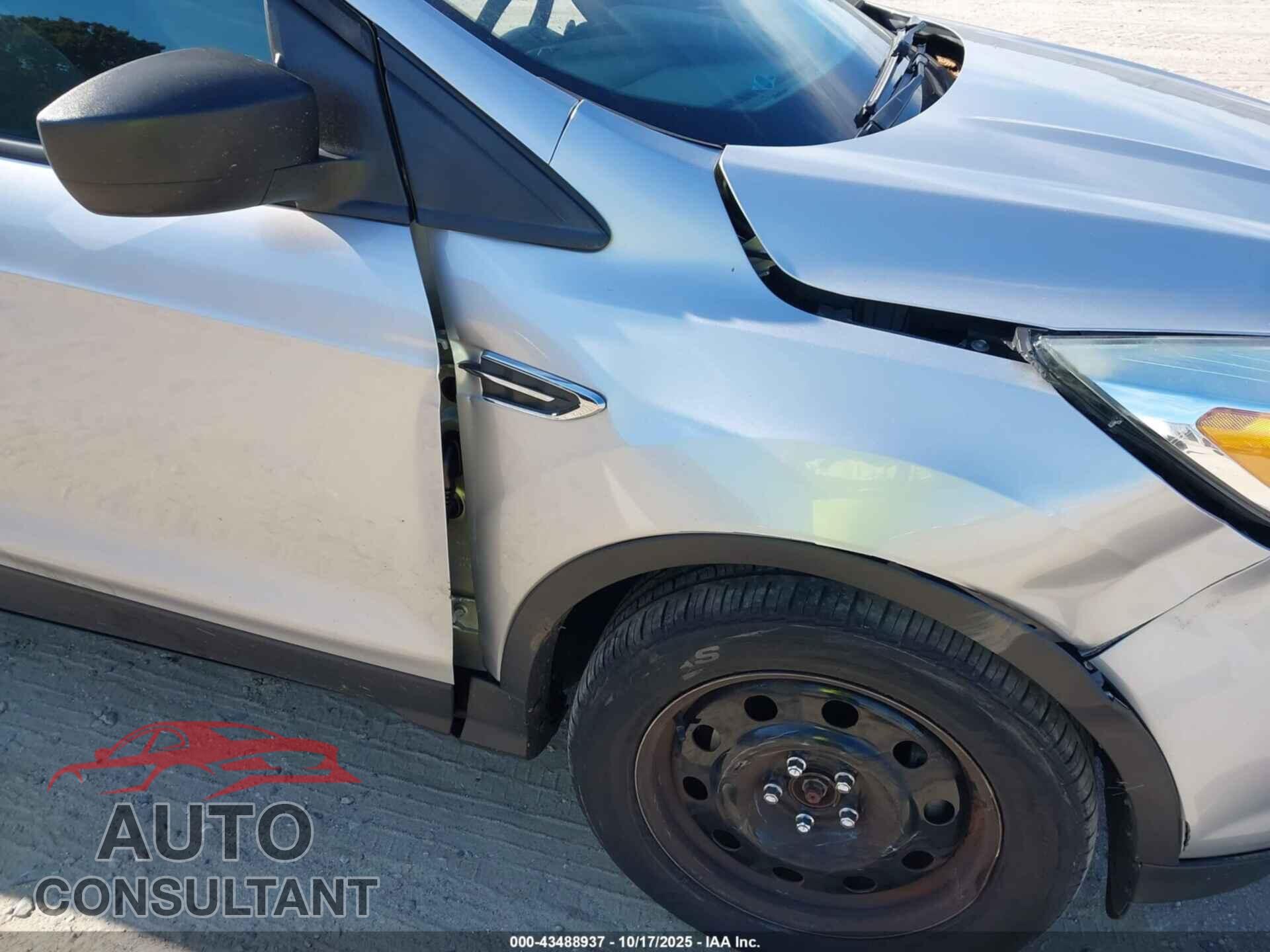 FORD ESCAPE 2017 - 1FMCU0F77HUB97318