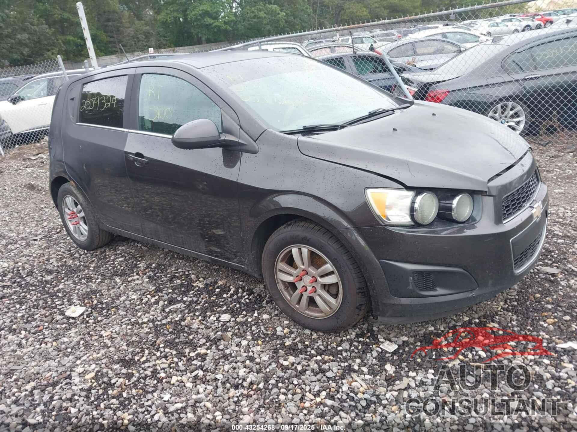 CHEVROLET SONIC 2015 - 1G1JC6SG5F4111646