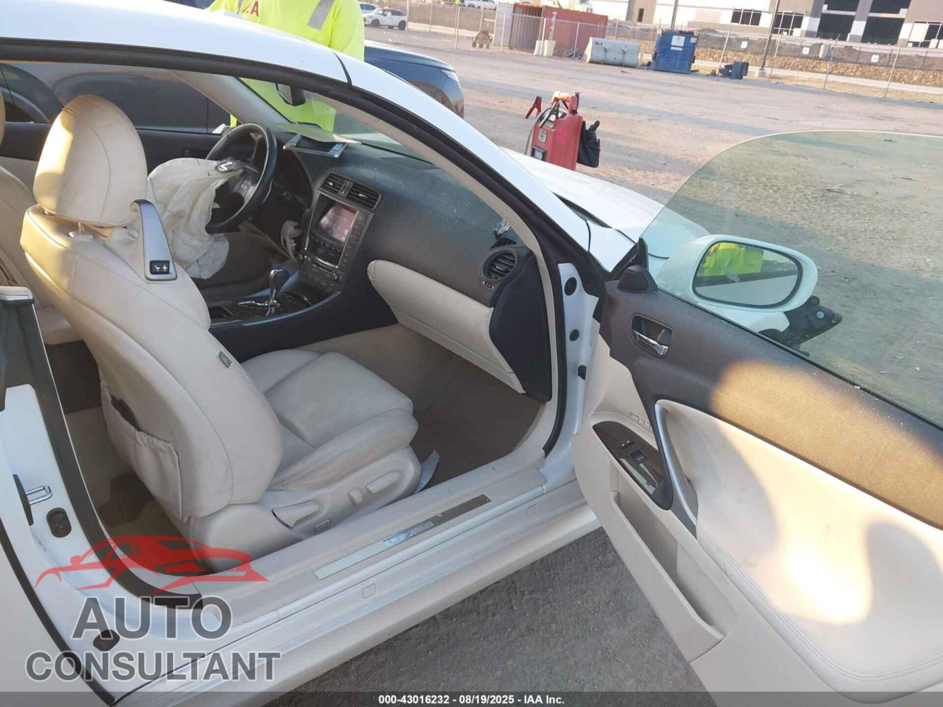 LEXUS IS 250C 2010 - JTHFF2C22A2503955