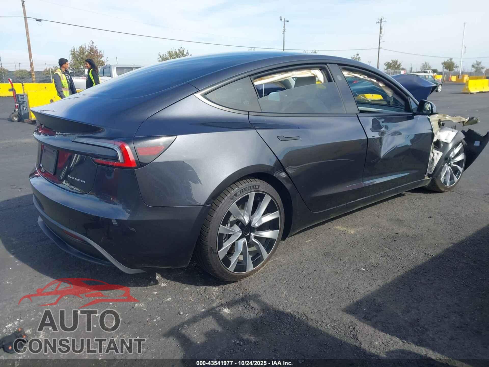 TESLA MODEL 3 2024 - 5YJ3E1EB9RF753376