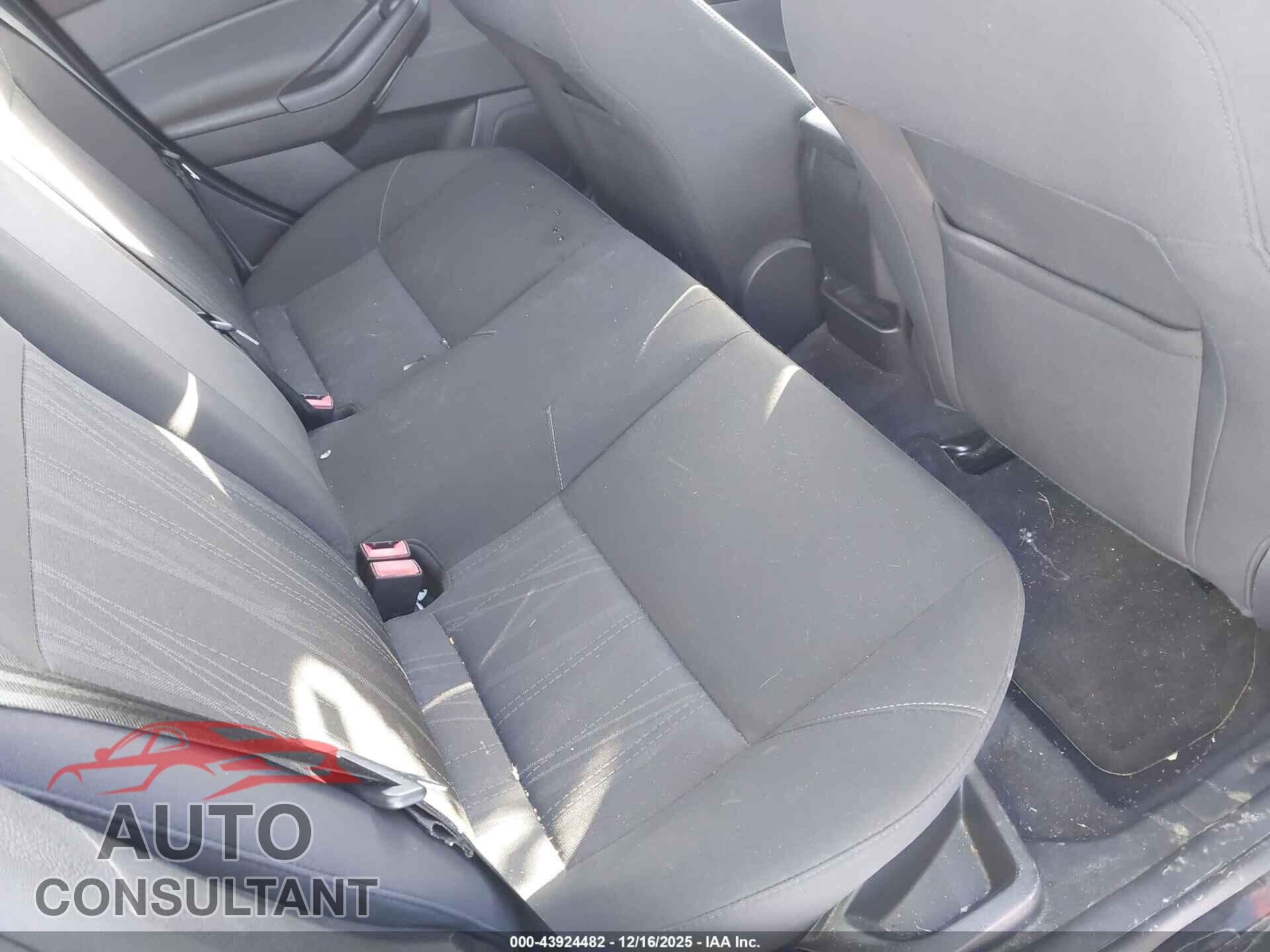 FORD FOCUS 2015 - 1FADP3FE6FL387345