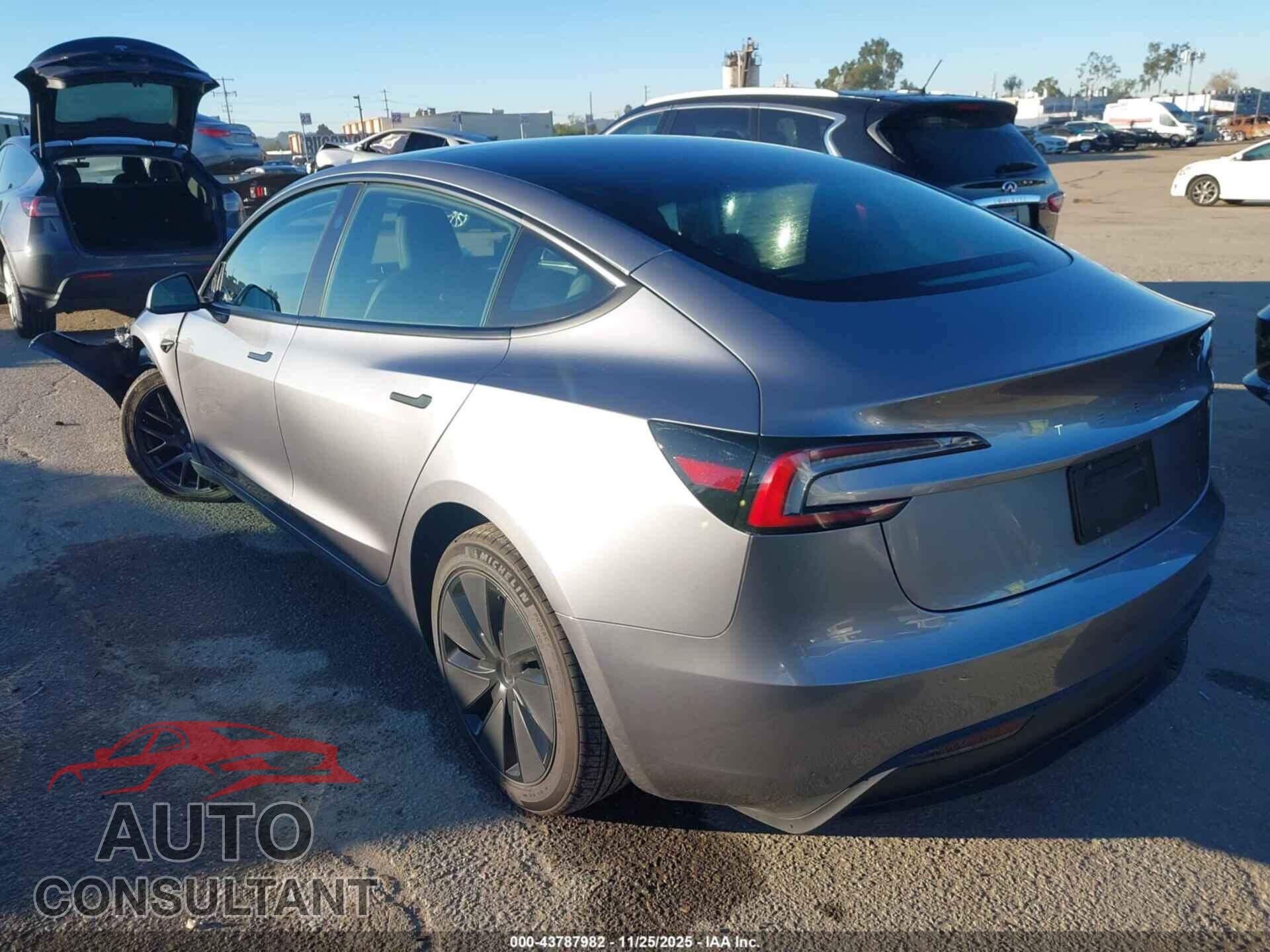 TESLA MODEL 3 2025 - 5YJ3E1EA2SF072537