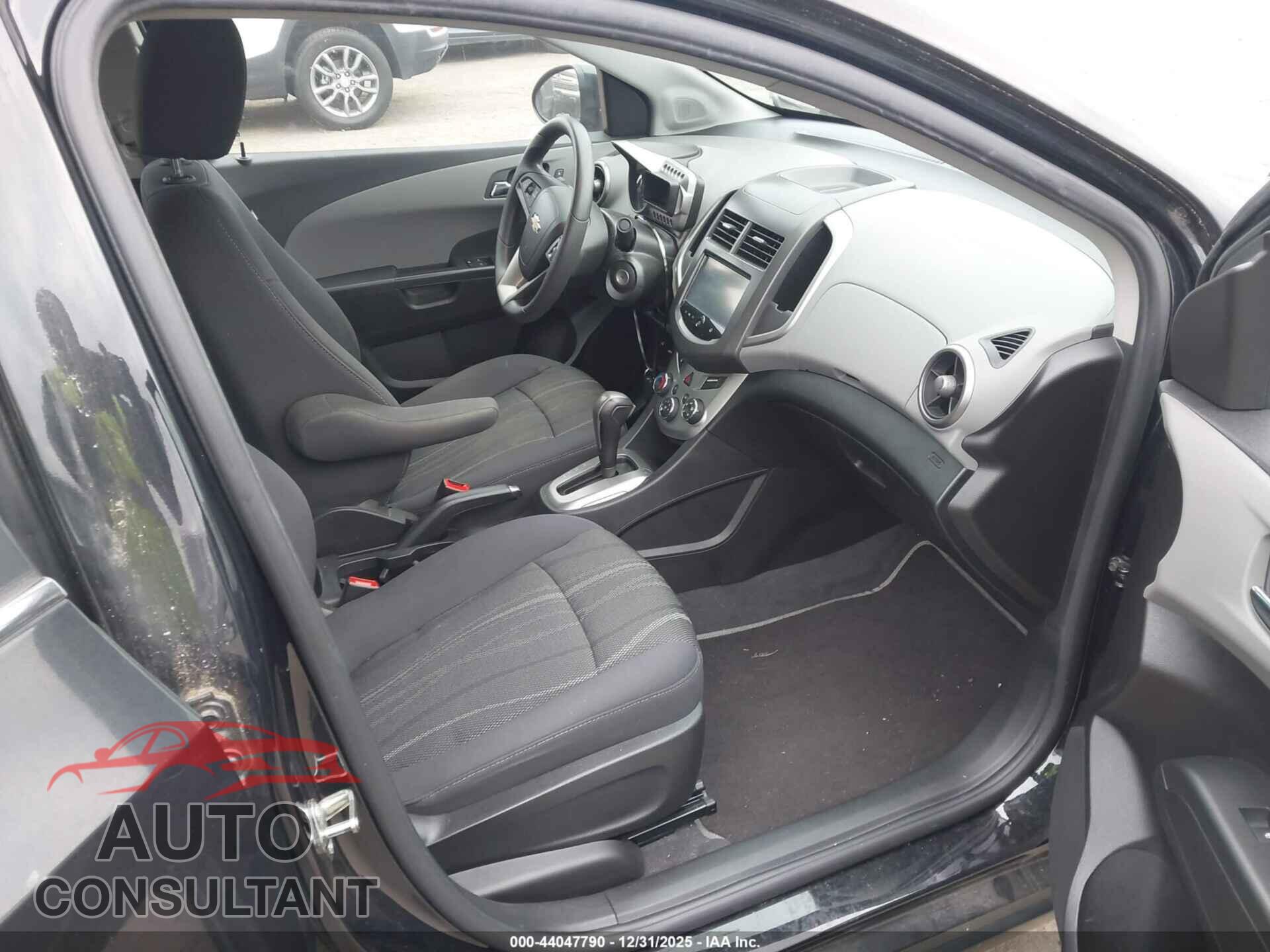 CHEVROLET SONIC 2015 - 1G1JC5SH3F4163473