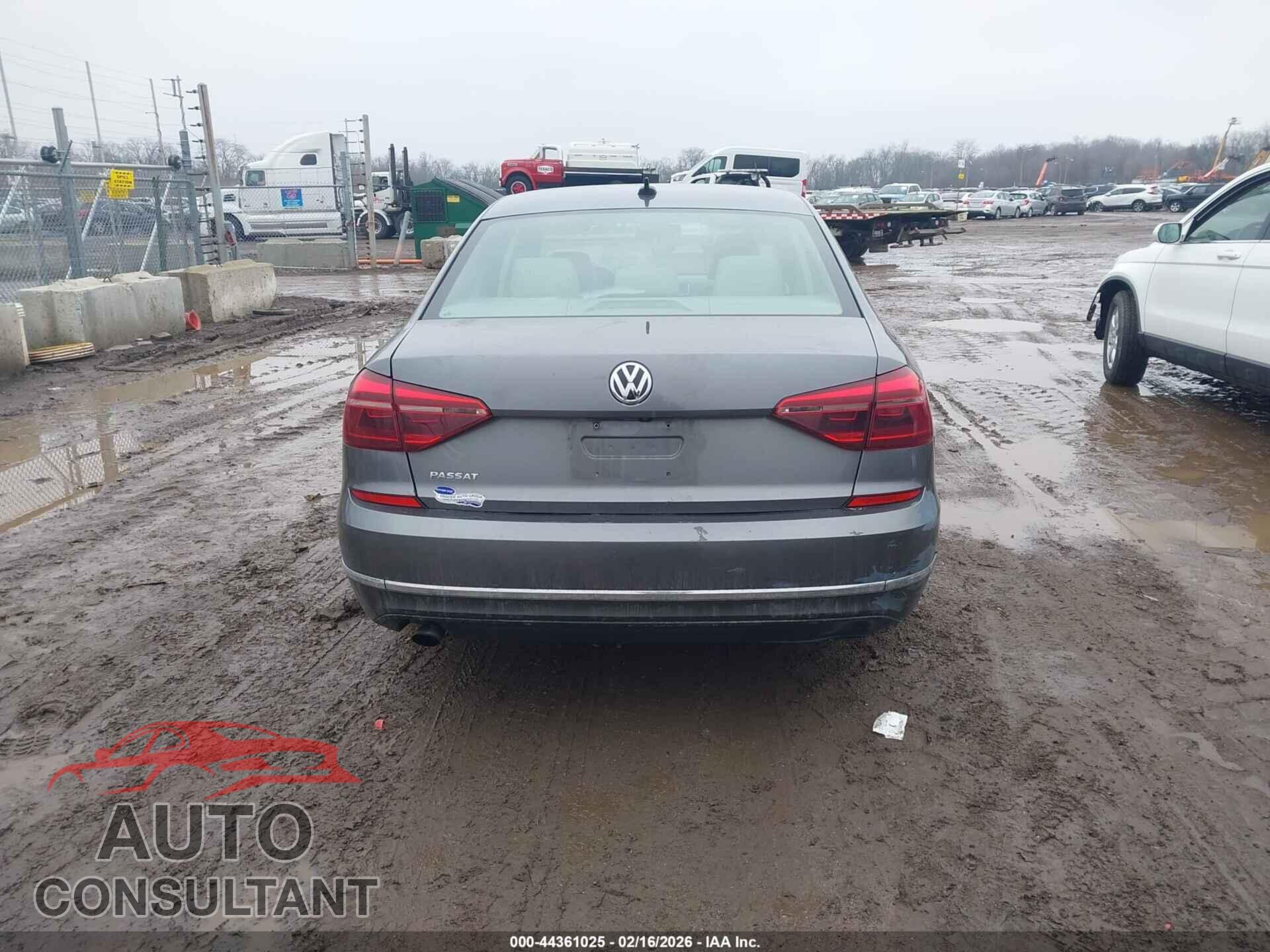 VOLKSWAGEN PASSAT 2019 - 1VWLA7A3XKC007113
