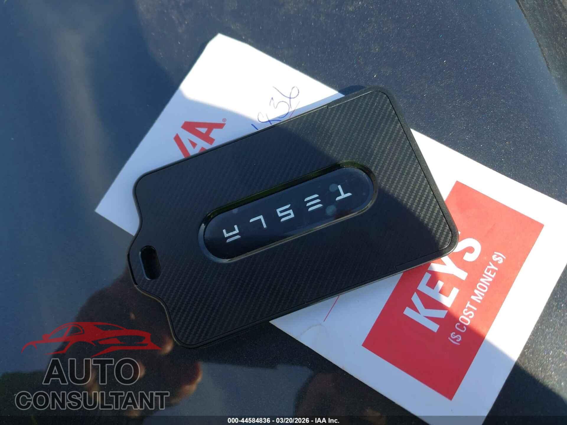 TESLA MODEL 3 2024 - 5YJ3E1EA7RF722862