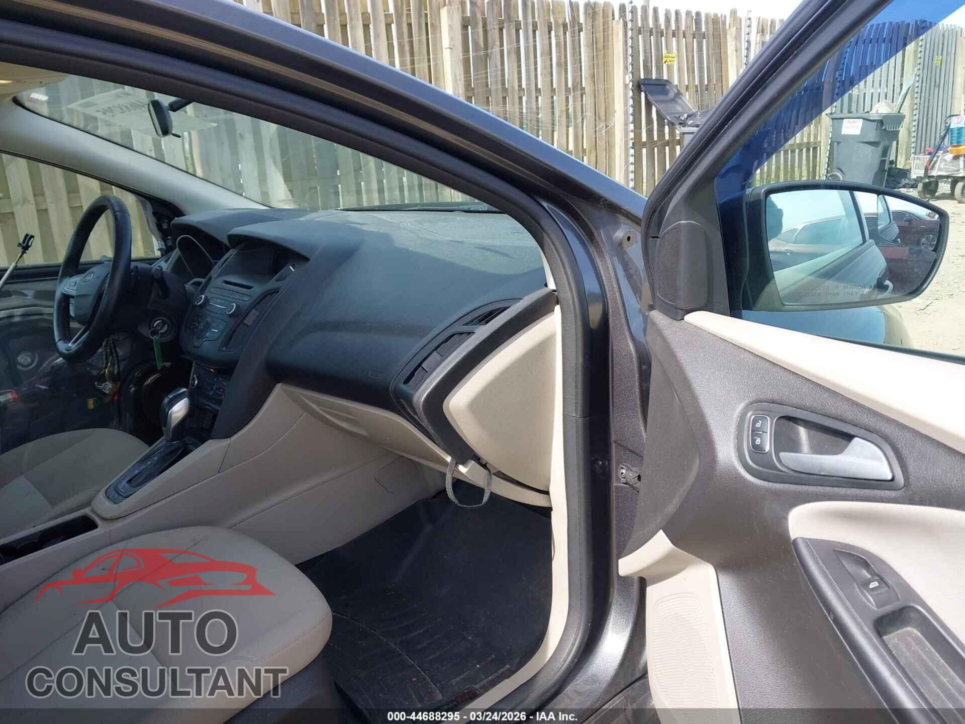 FORD FOCUS 2015 - 1FADP3F20FL366299