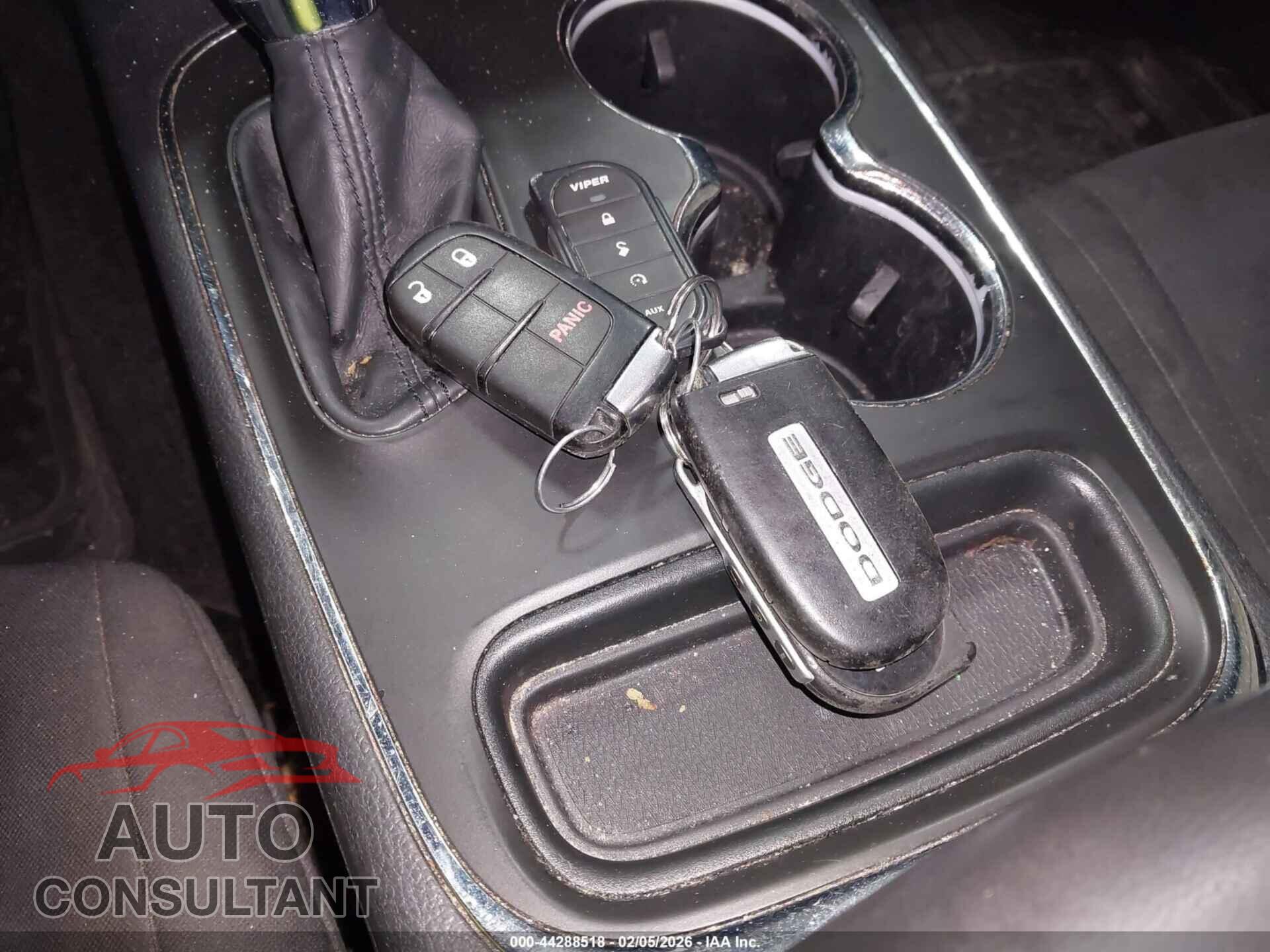 DODGE DURANGO 2018 - 1C4RDJAG7JC255712