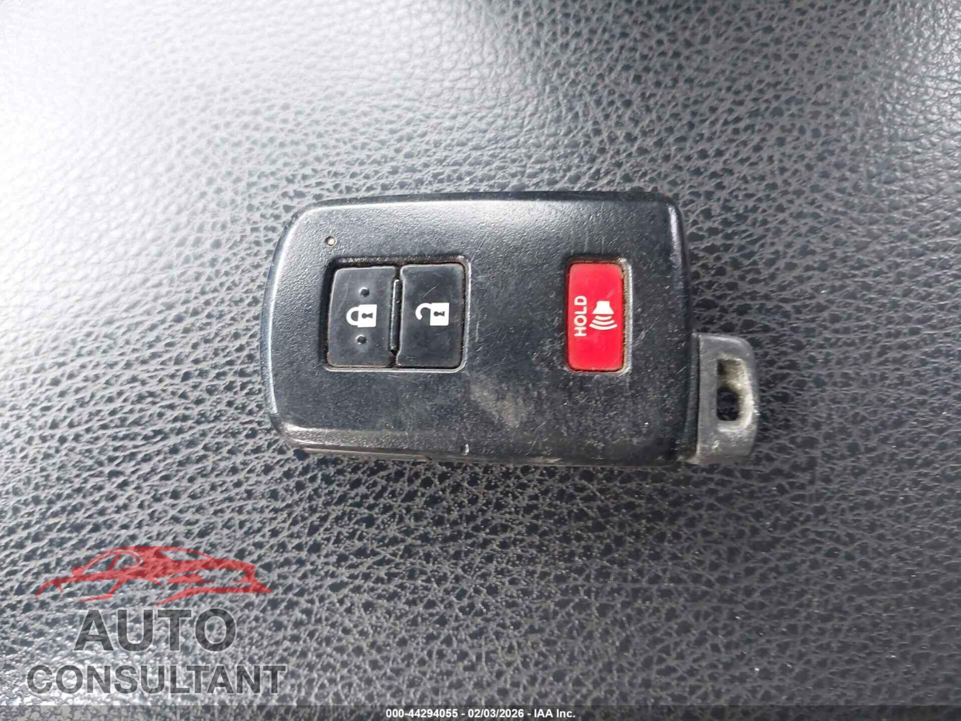 TOYOTA RAV4 2017 - JTMRFREV5HJ165708