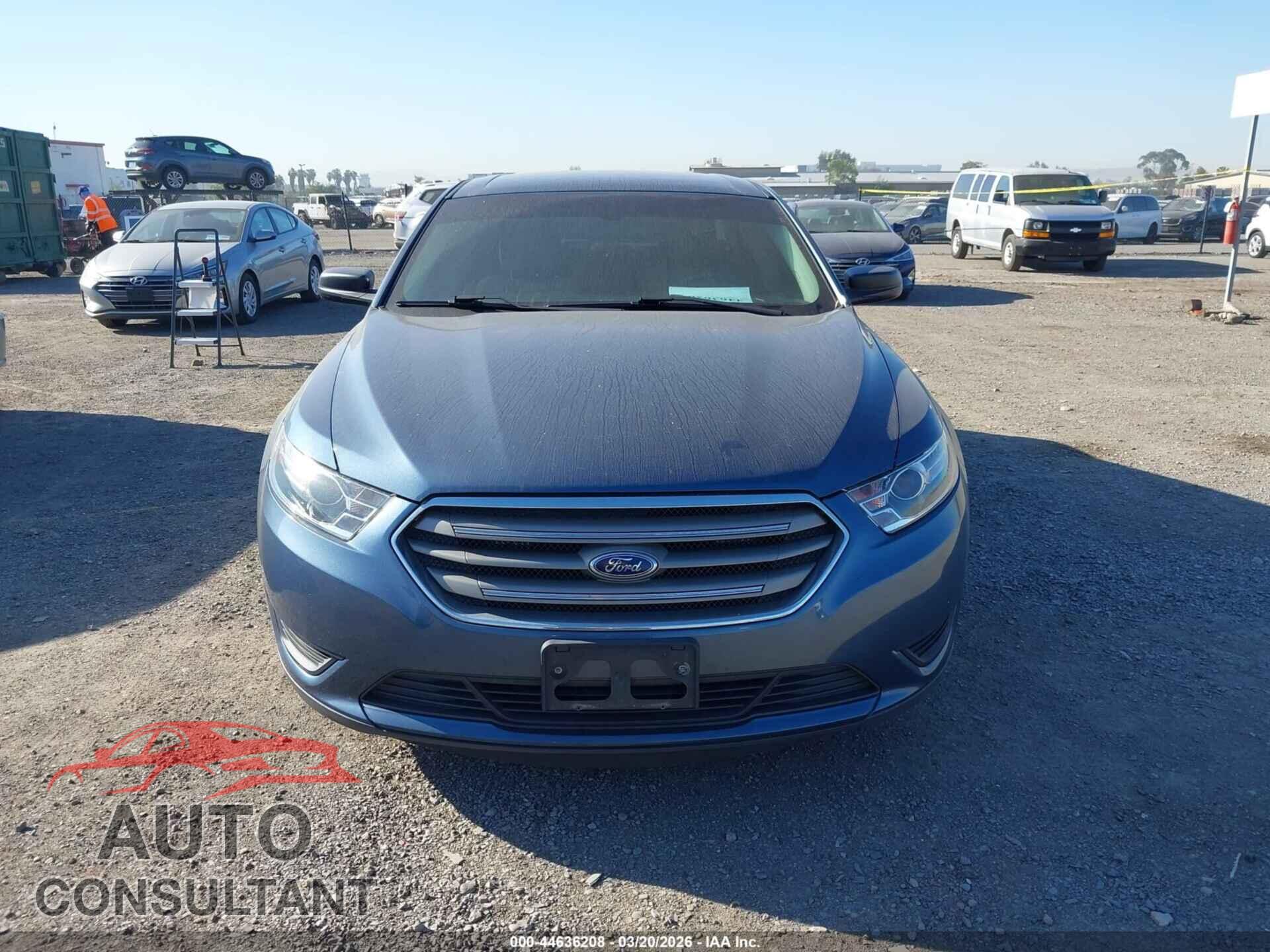 FORD TAURUS 2018 - 1FAHP2D83JG135935
