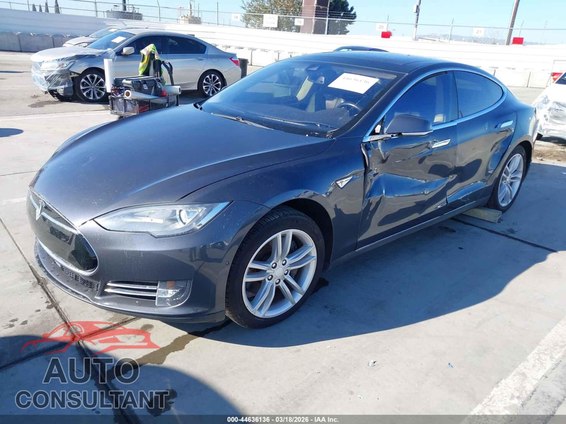 TESLA MODEL S 2014 - 5YJSA1H15EFP55520
