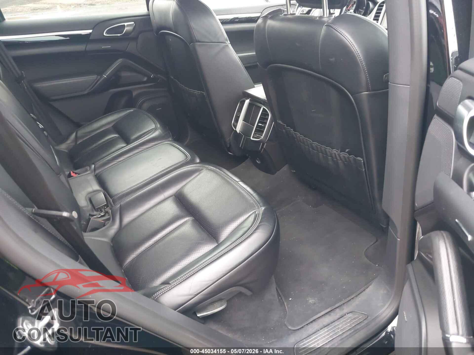PORSCHE CAYENNE 2017 - WP1AA2A24HKA88157