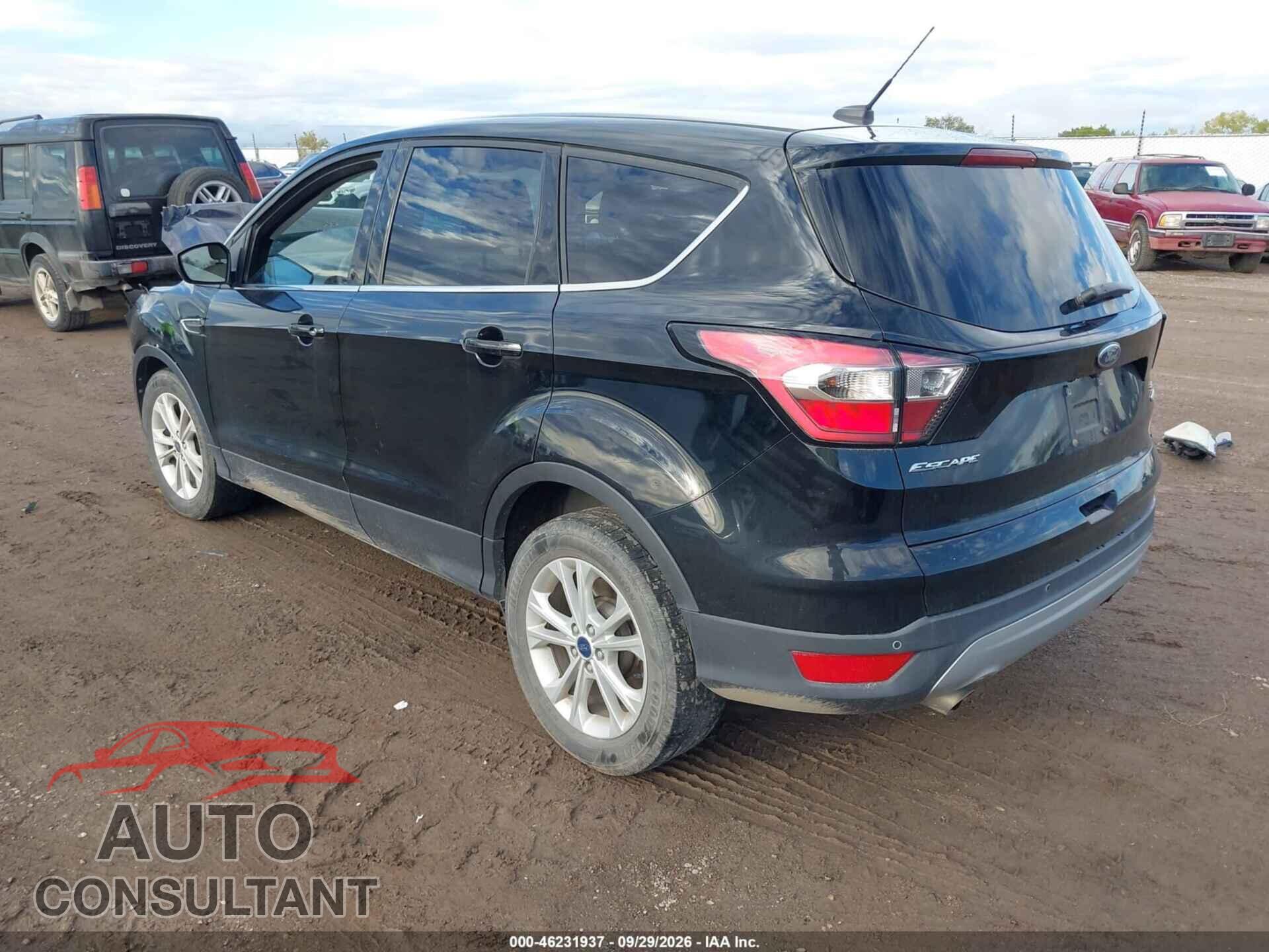 FORD ESCAPE 2017 - 1FMCU0GD8HUC28063