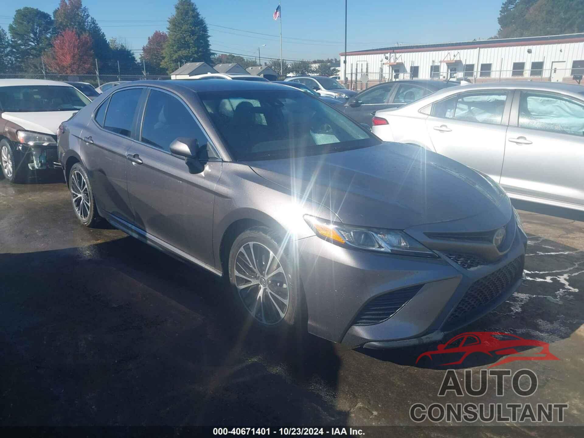 TOYOTA CAMRY 2018 - 4T1B11HK9JU509706
