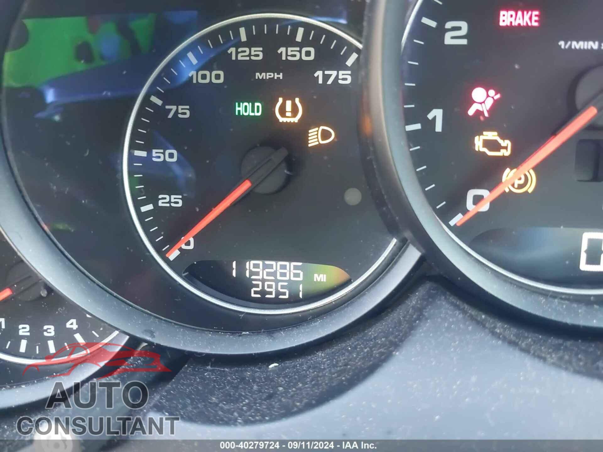 PORSCHE CAYENNE 2017 - WP1AA2A25HKA80696