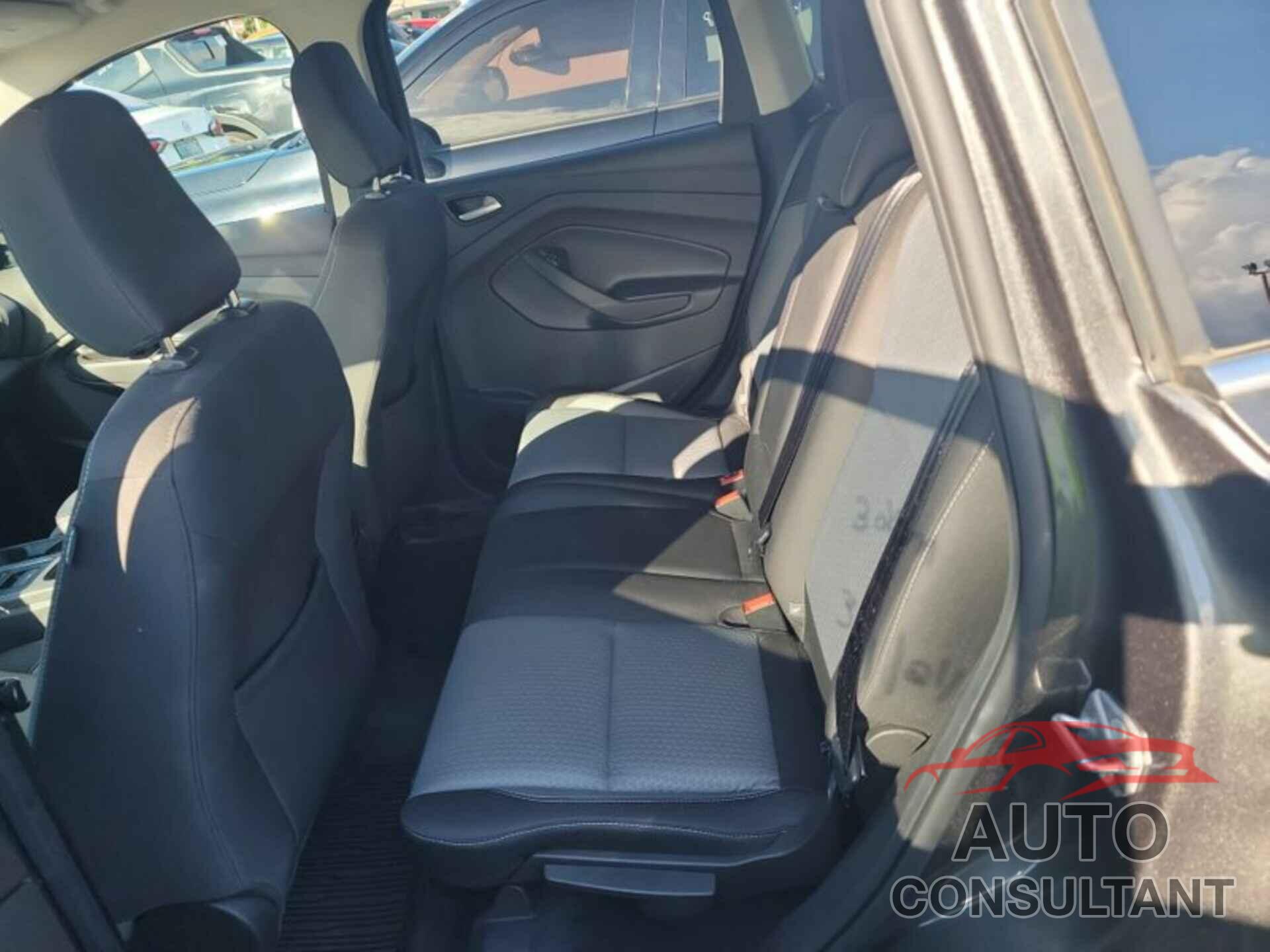 FORD ESCAPE 2019 - 1FMCU0GD2KUB73293