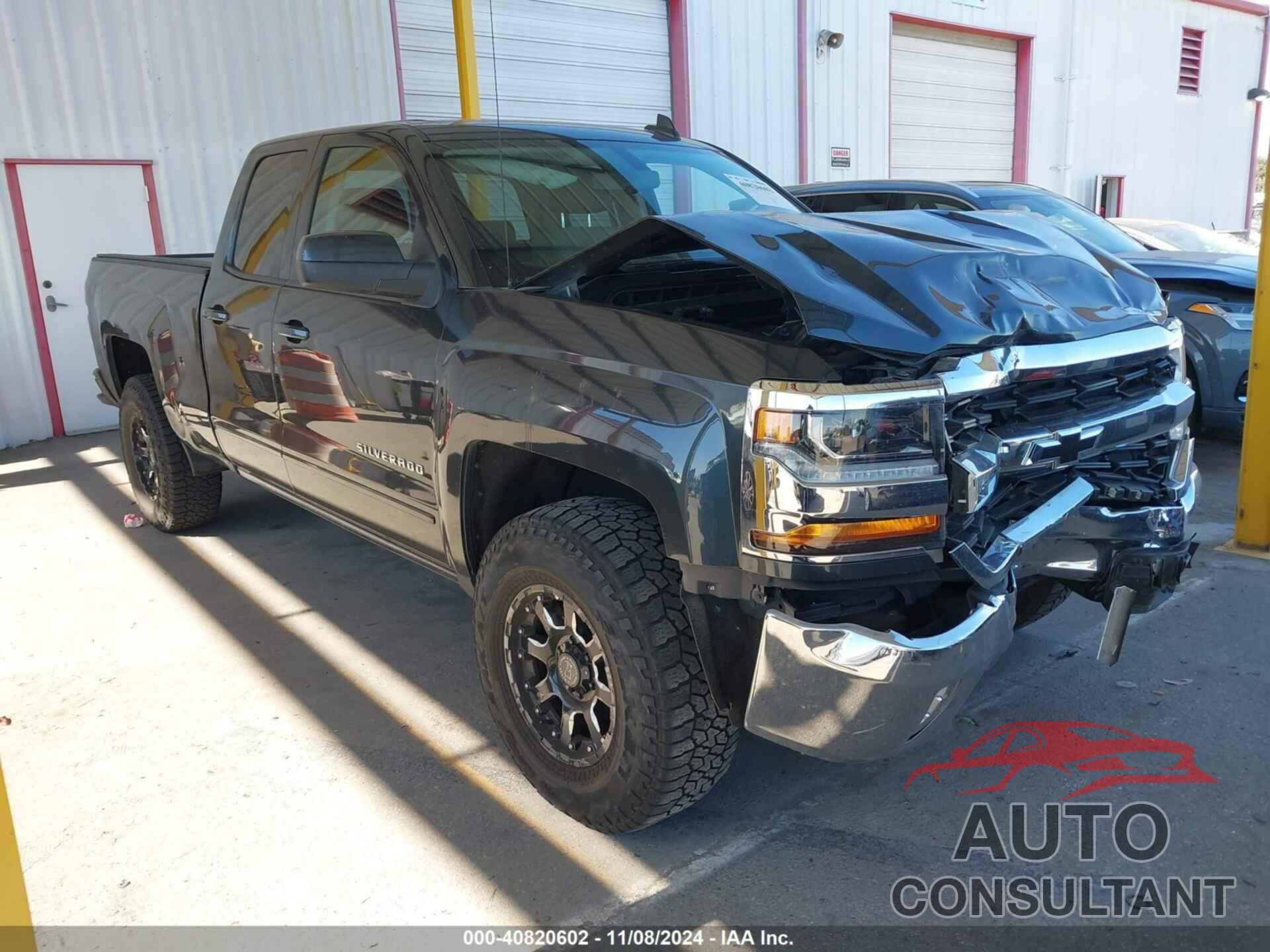 CHEVROLET SILVERADO 1500 2018 - 1GCRCREC2JZ290048