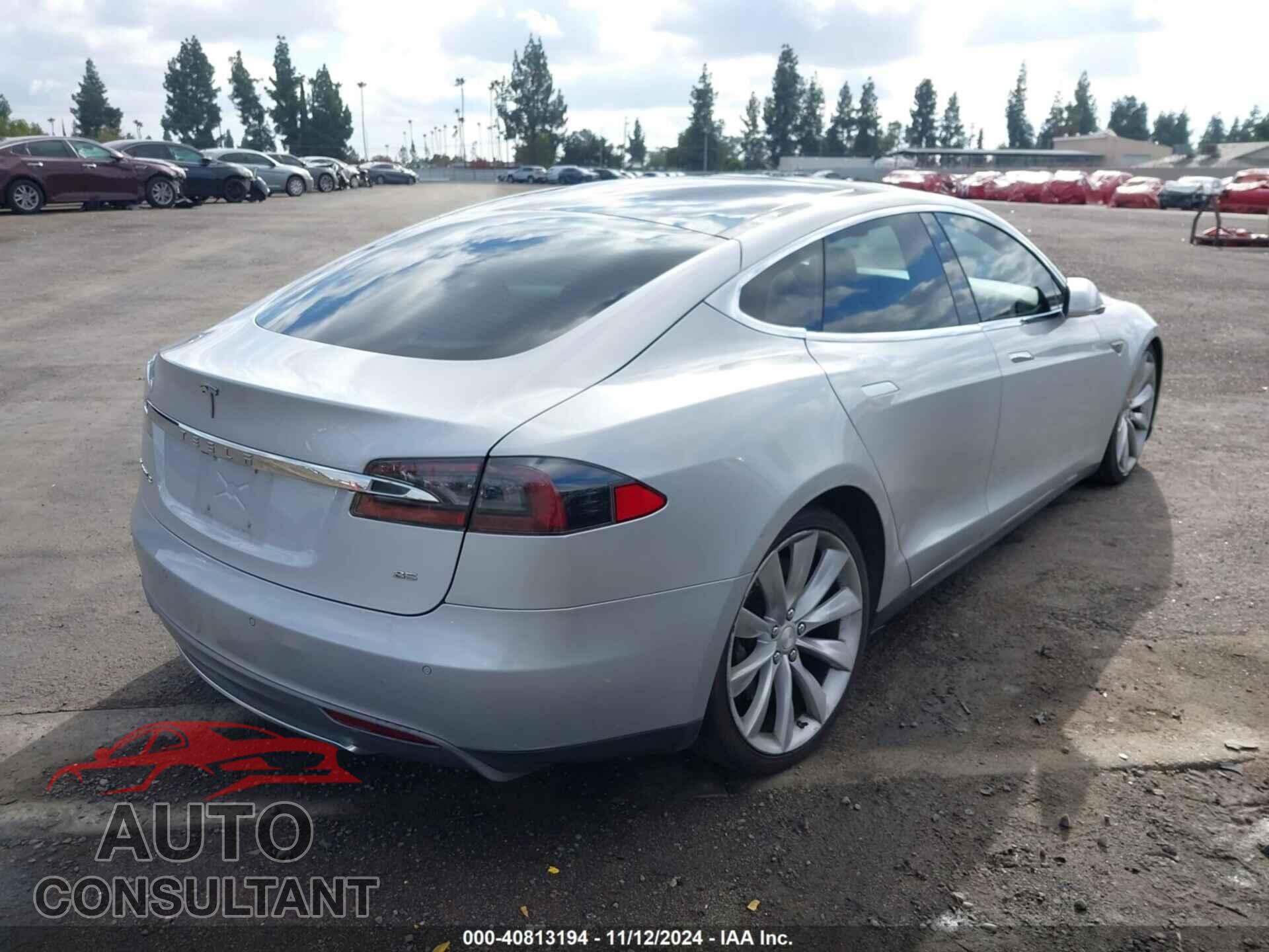 TESLA MODEL S 2013 - 5YJSA1CN9DFP28152