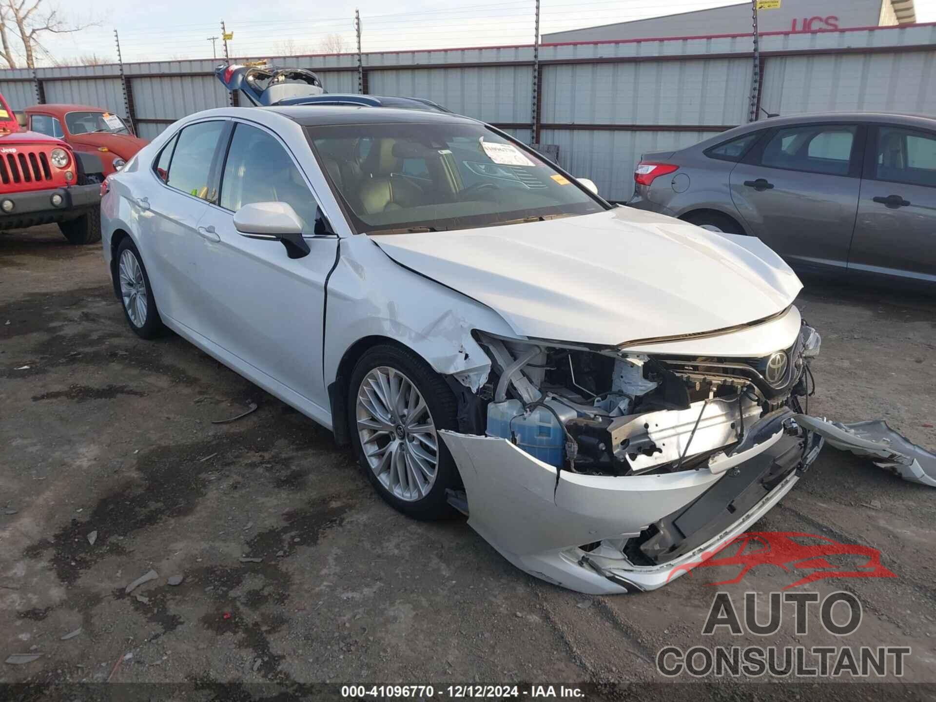 TOYOTA CAMRY 2018 - 4T1B11HK5JU020381