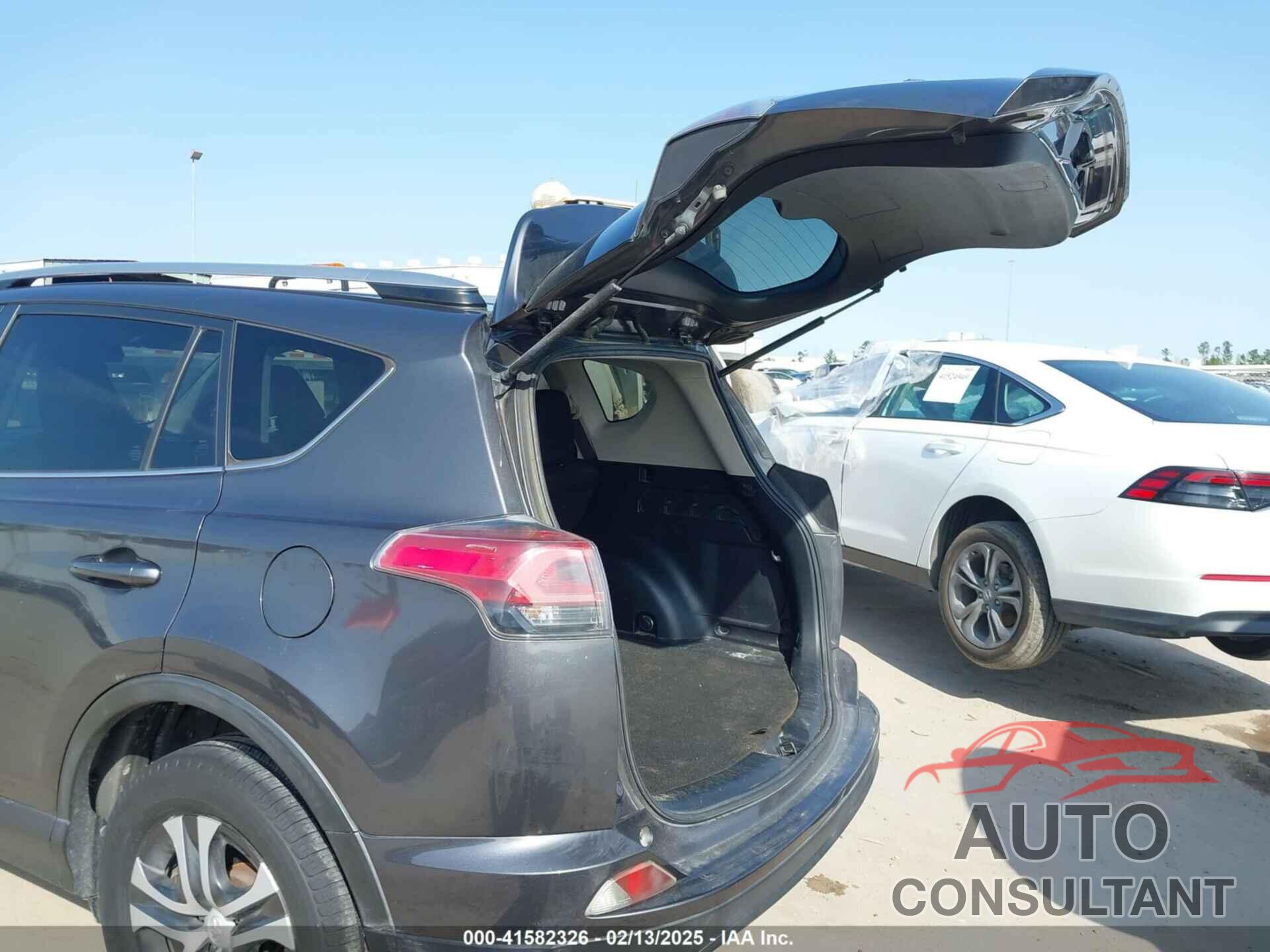 TOYOTA RAV4 2017 - JTMZFREV4HJ113745