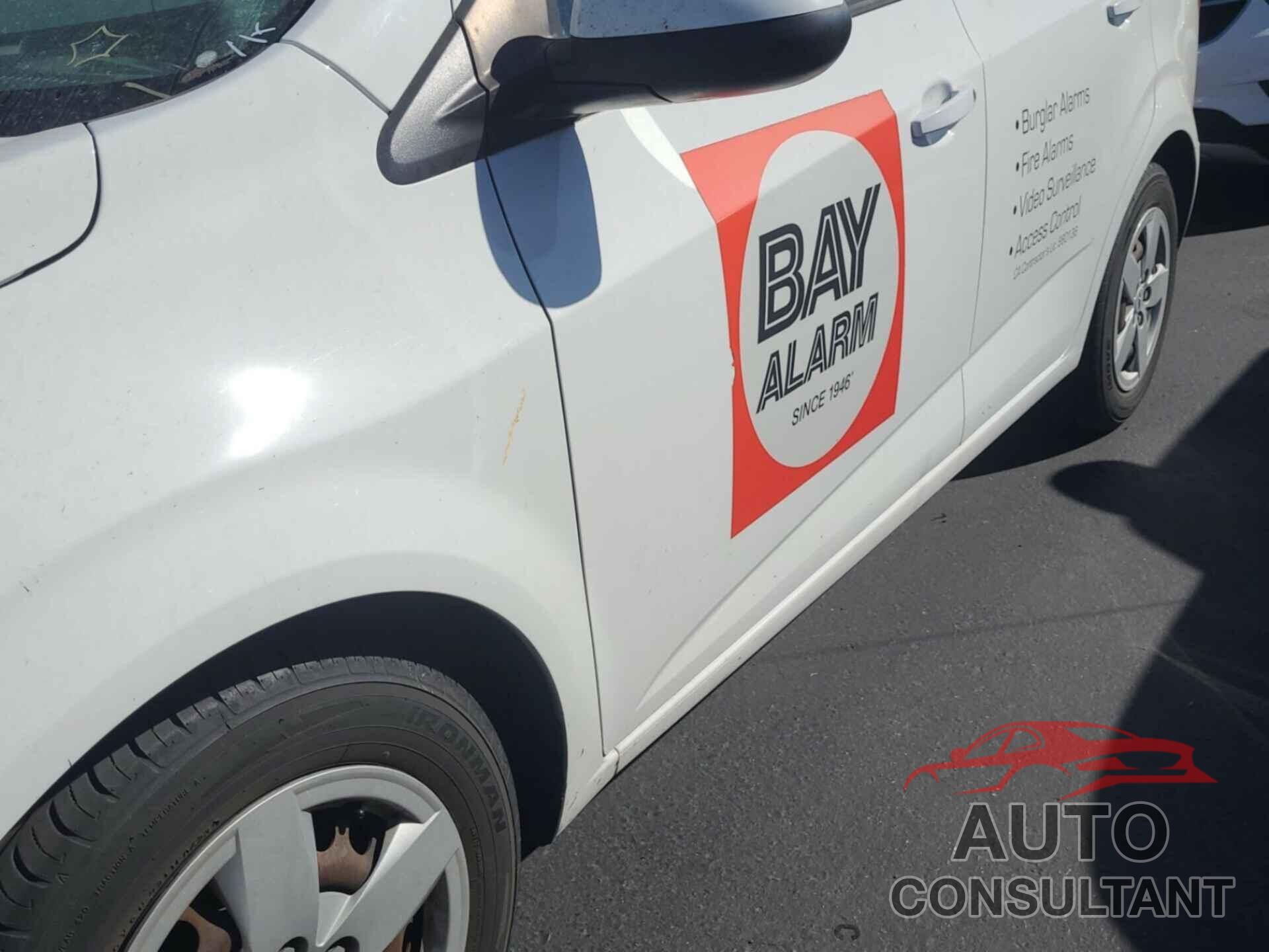 CHEVROLET SONIC 2016 - 1G1JA5SG9G4104975