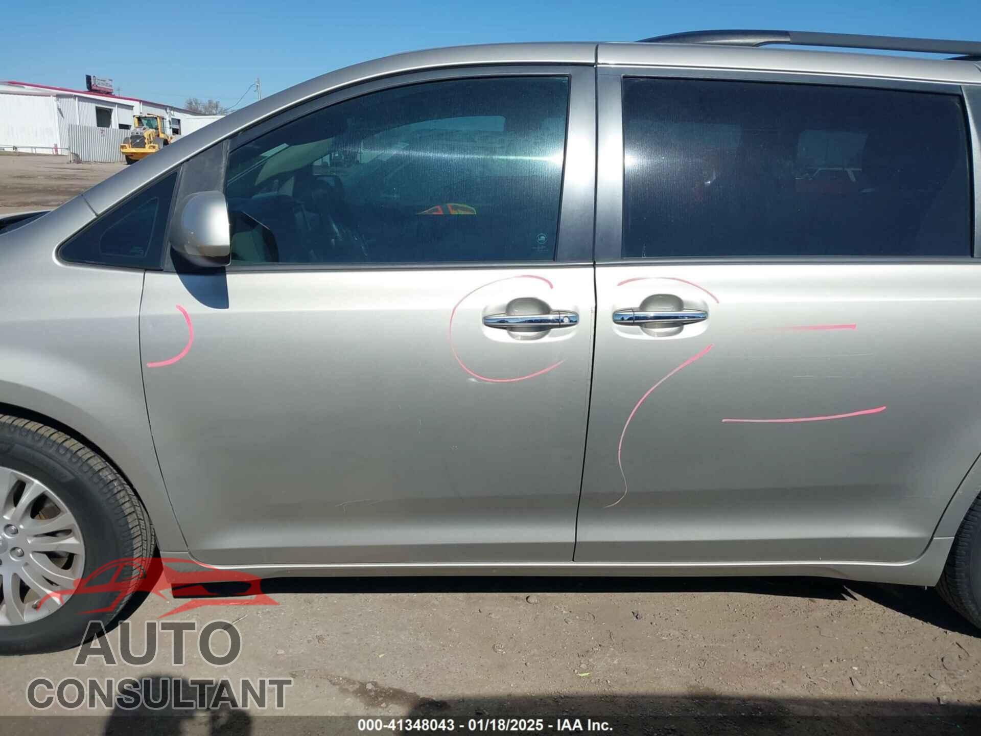 TOYOTA SIENNA 2017 - 5TDYZ3DC2HS800984