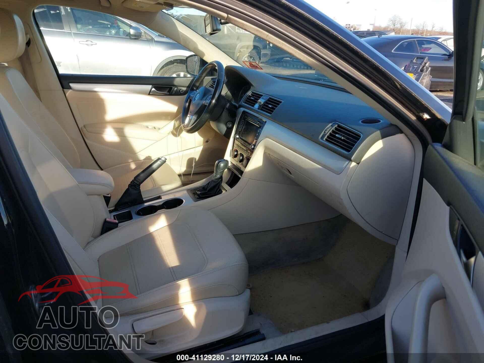 VOLKSWAGEN PASSAT 2013 - 1VWBP7A35DC058564