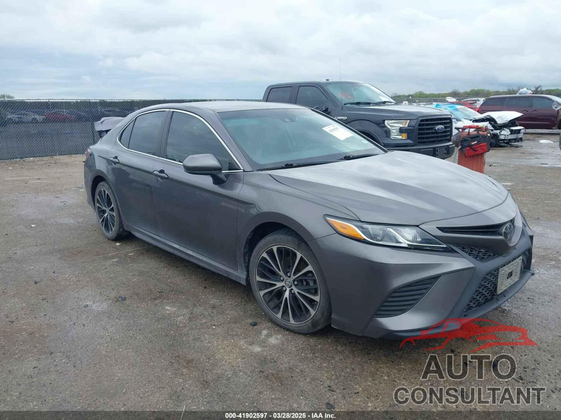 TOYOTA CAMRY 2018 - 4T1B11HK1JU129954