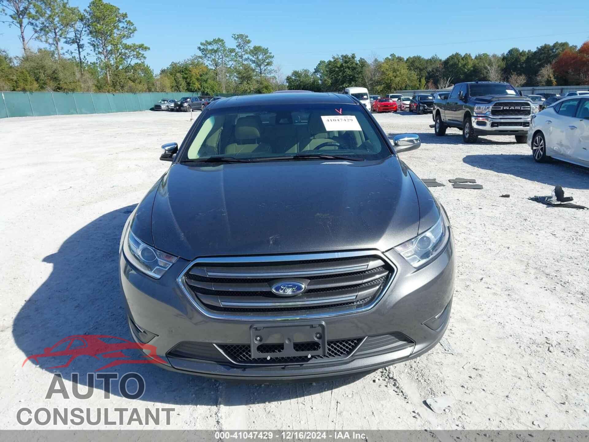 FORD TAURUS 2018 - 1FAHP2F85JG124111