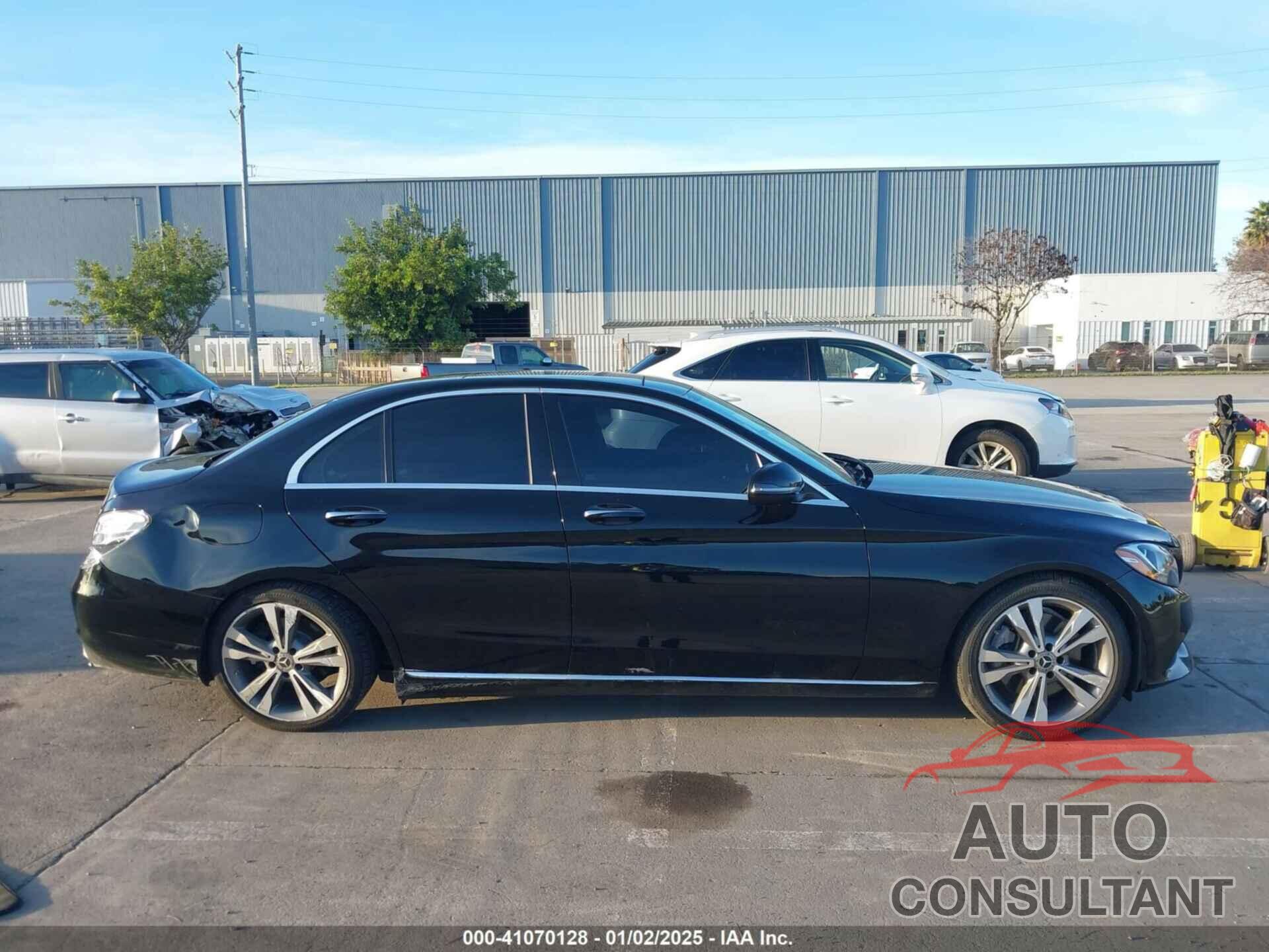 MERCEDES-BENZ C 300 2018 - 55SWF4JB7JU235626