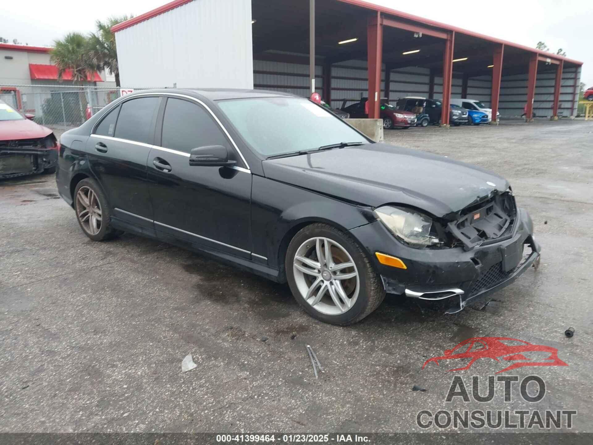 MERCEDES-BENZ C 300 2013 - WDDGF8AB5DR282817