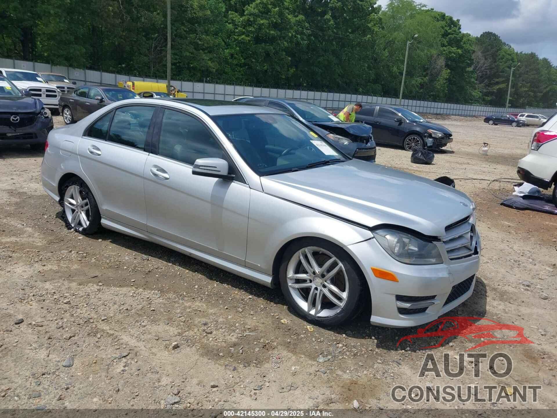 MERCEDES-BENZ C 300 2013 - WDDGF8AB6DR280557