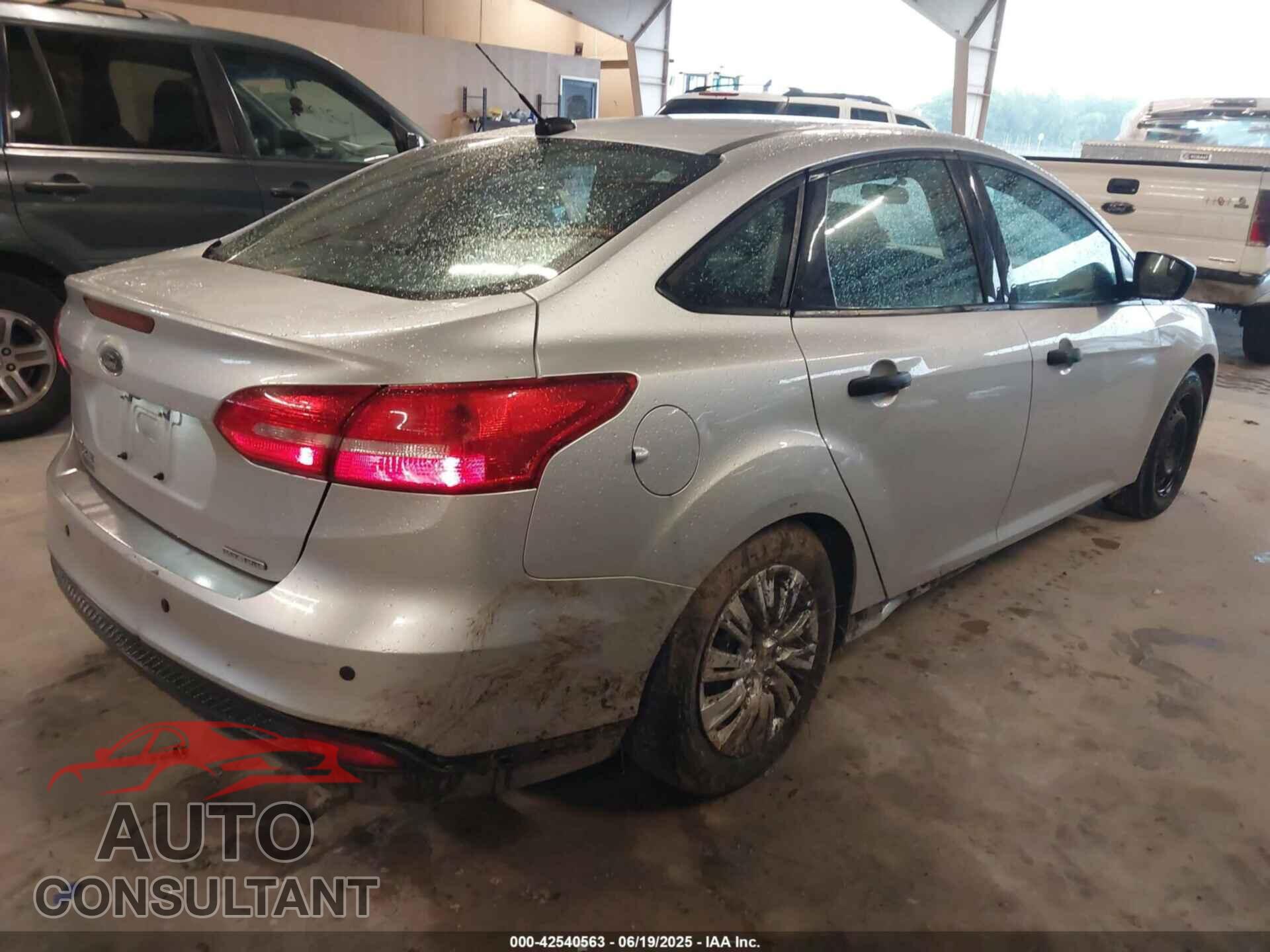FORD FOCUS 2016 - 1FADP3E28GL322327