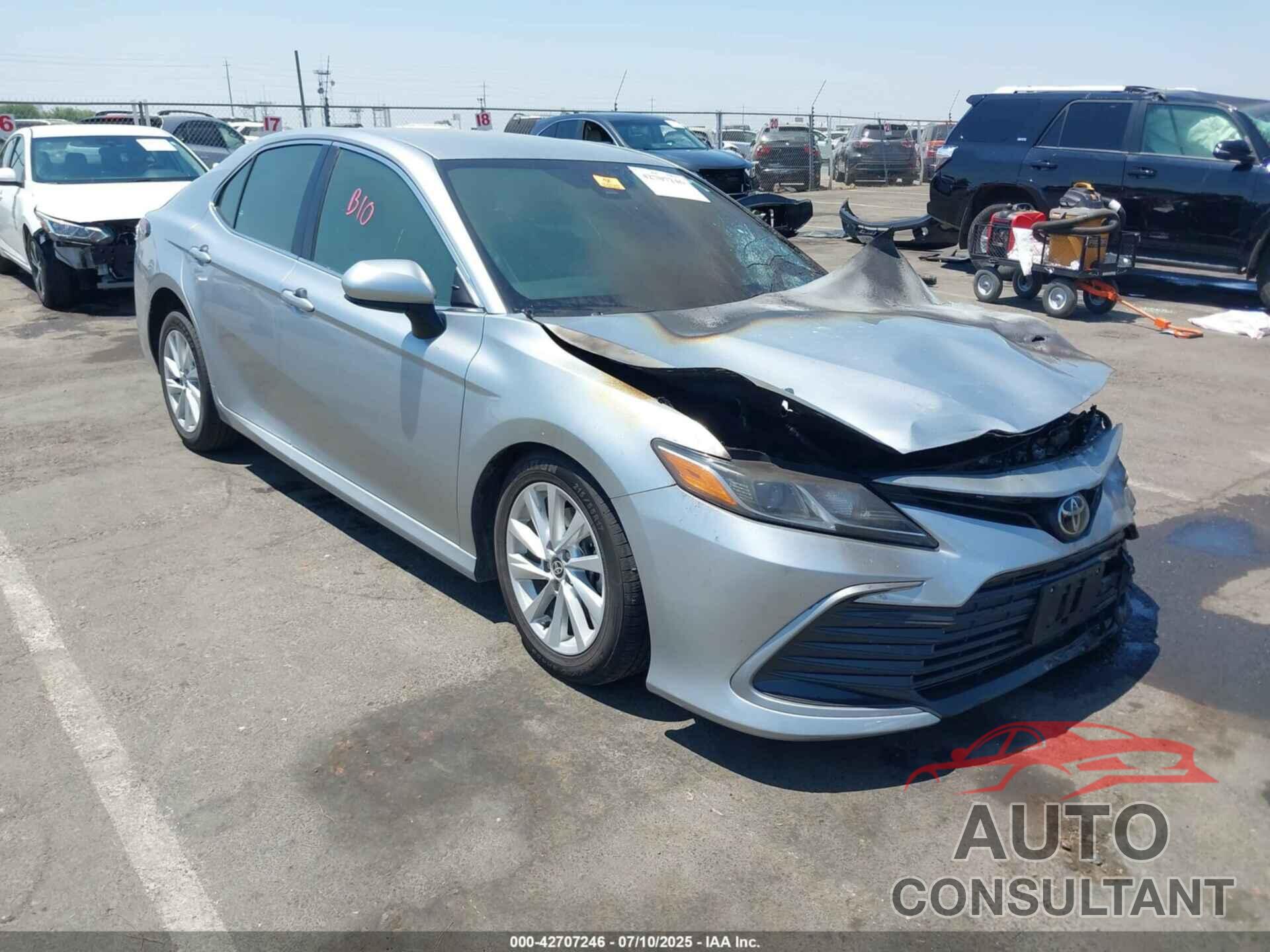 TOYOTA CAMRY 2022 - 4T1C11AK4NU695577