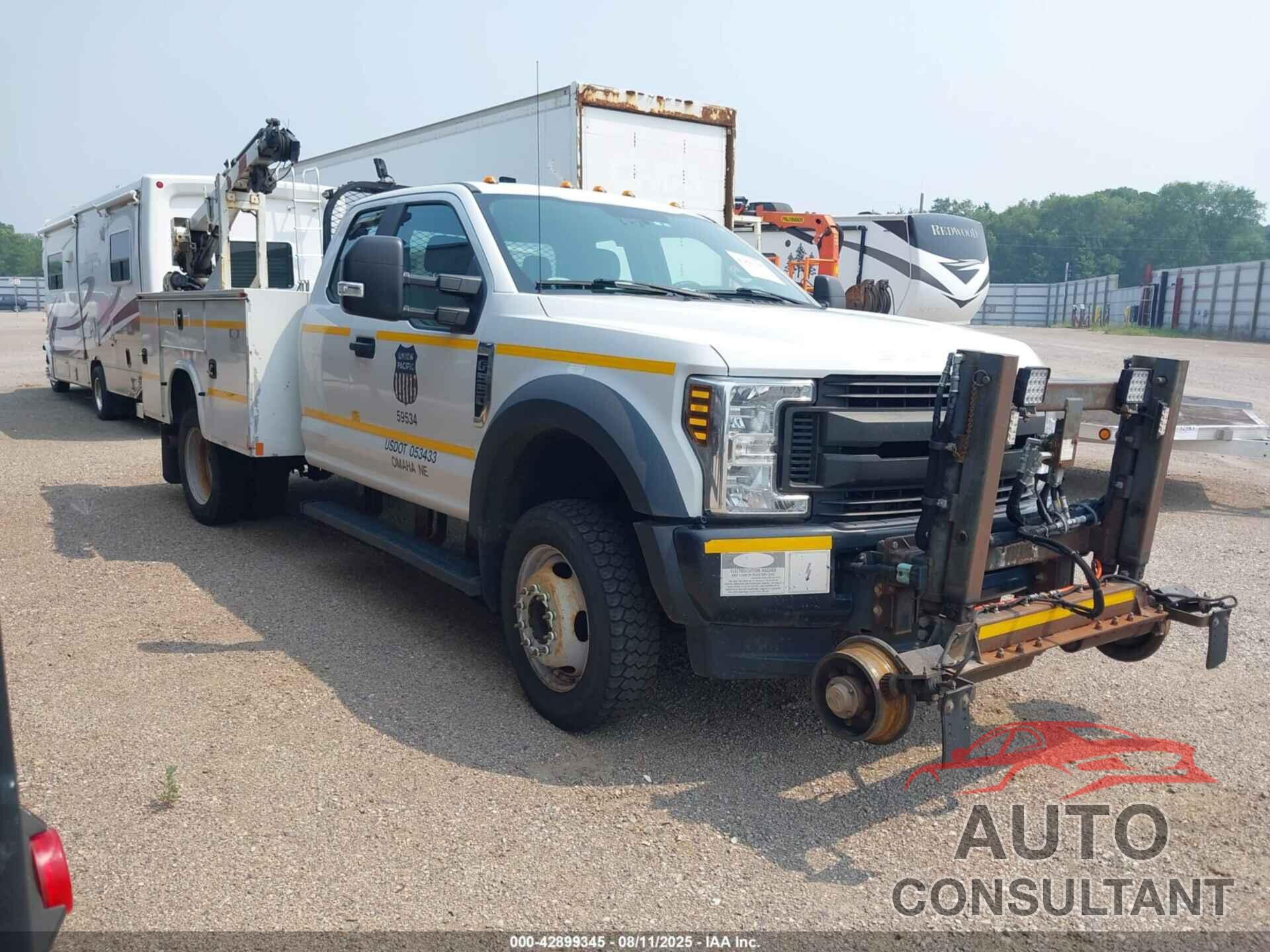 FORD F-550 CHASSIS 2019 - 1FD0X5HY7KEE29589