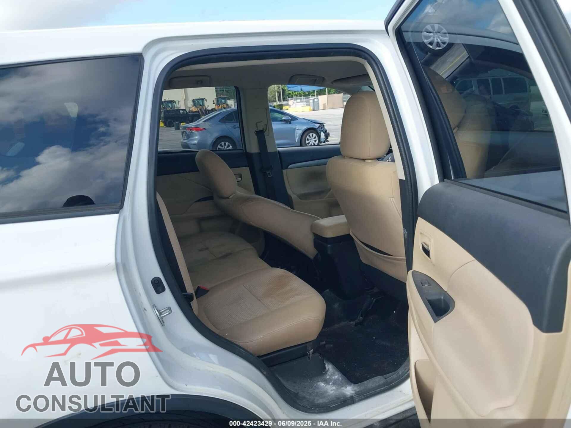 MITSUBISHI OUTLANDER 2017 - JA4AD3A30HZ025100
