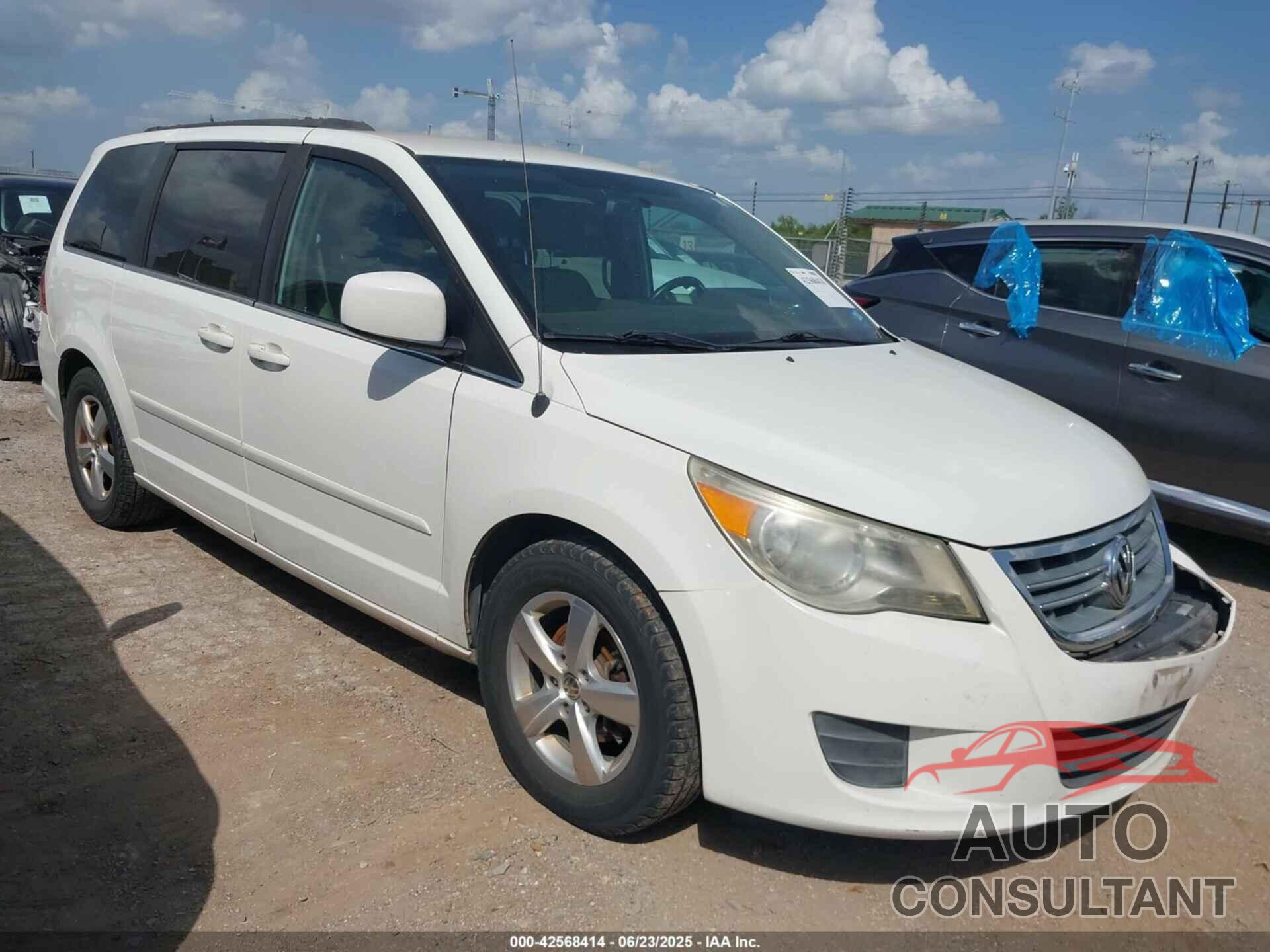 VOLKSWAGEN ROUTAN 2011 - 2V4RW3DG0BR691396