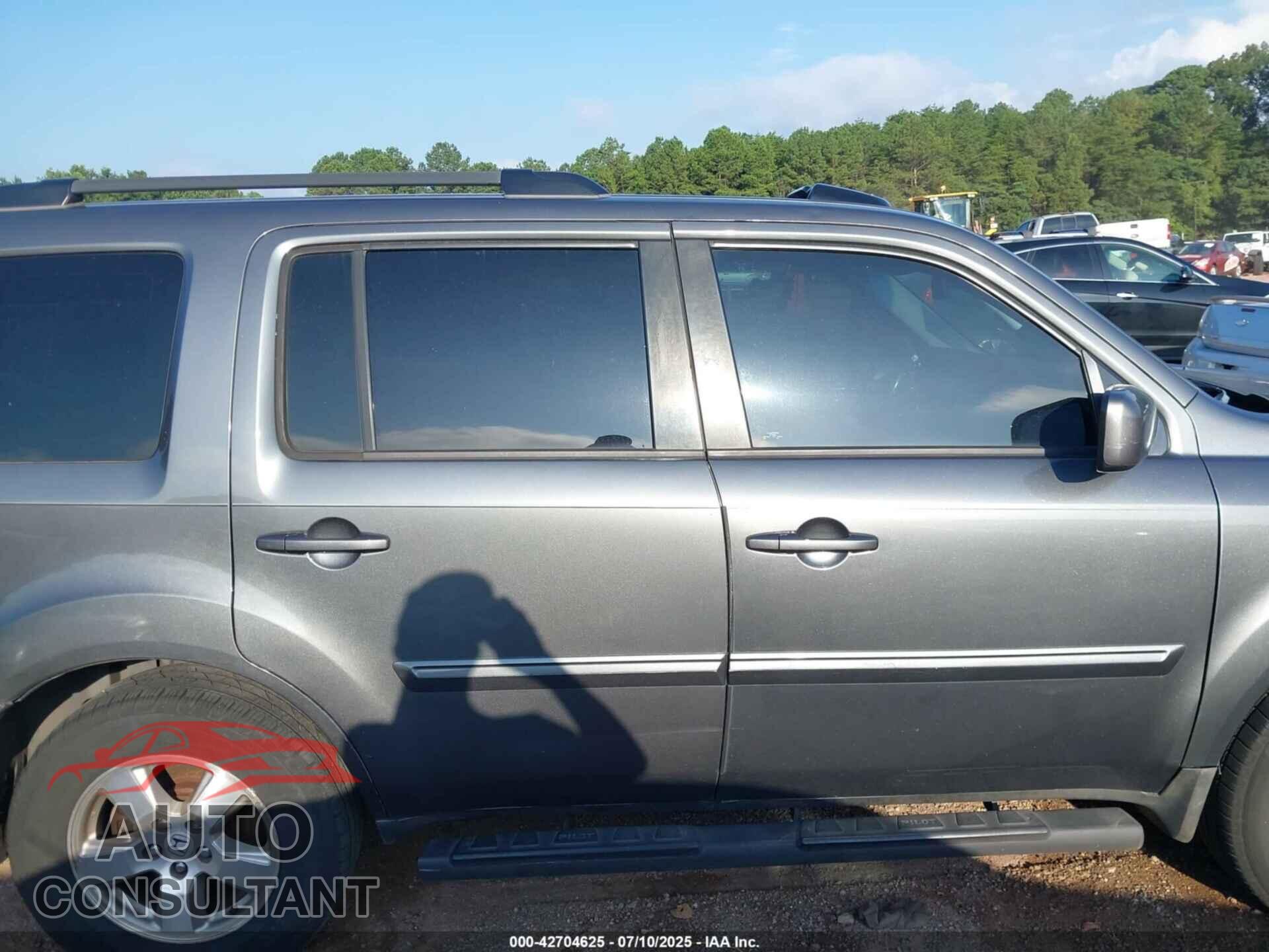 HONDA PILOT 2011 - 5FNYF3H51BB040353