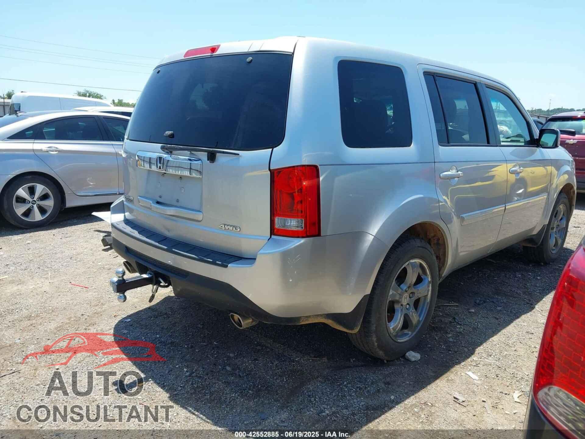 HONDA PILOT 2013 - 5FNYF4H74DB016557