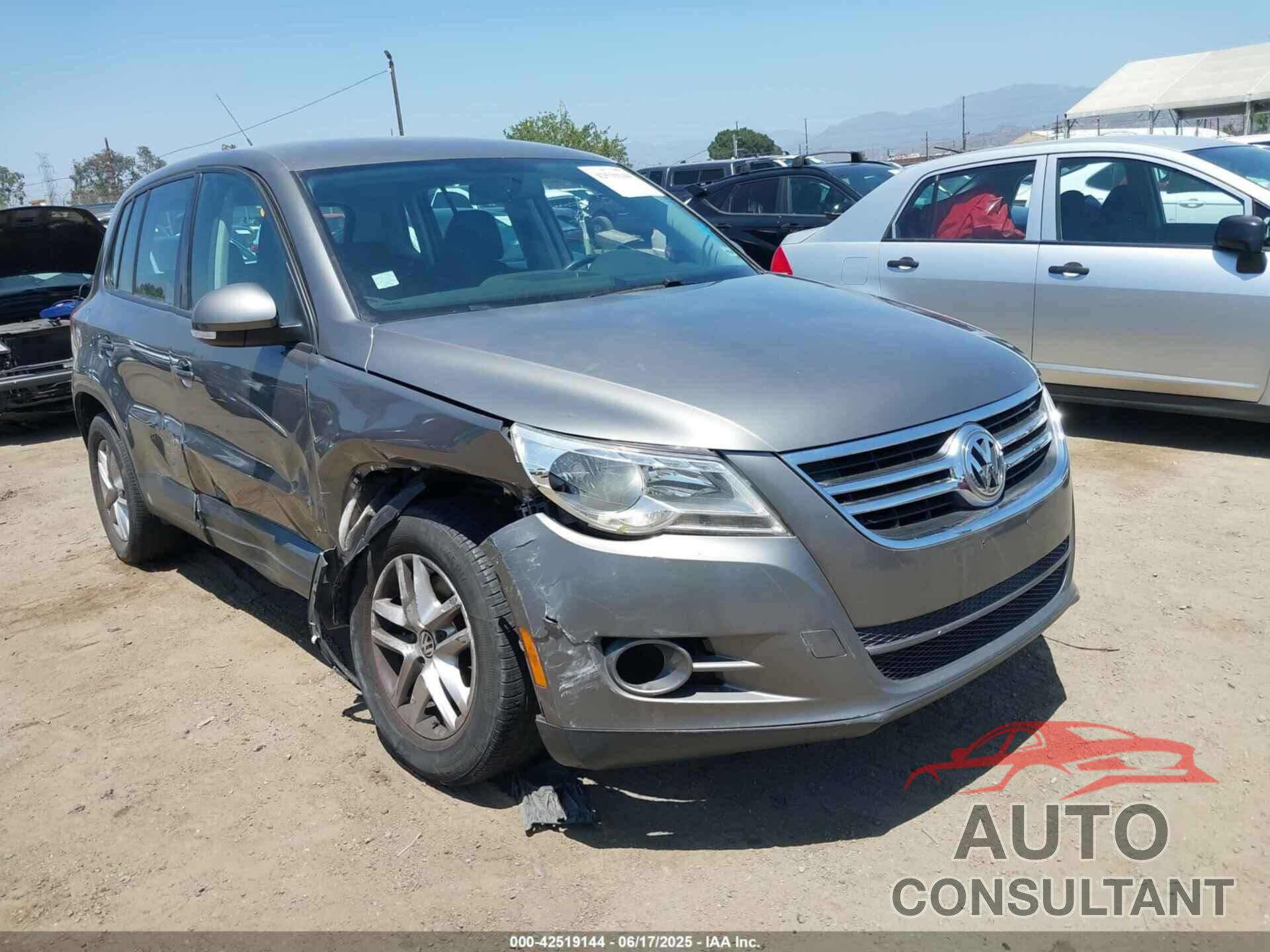 VOLKSWAGEN TIGUAN 2011 - WVGBV7AX4BW550263