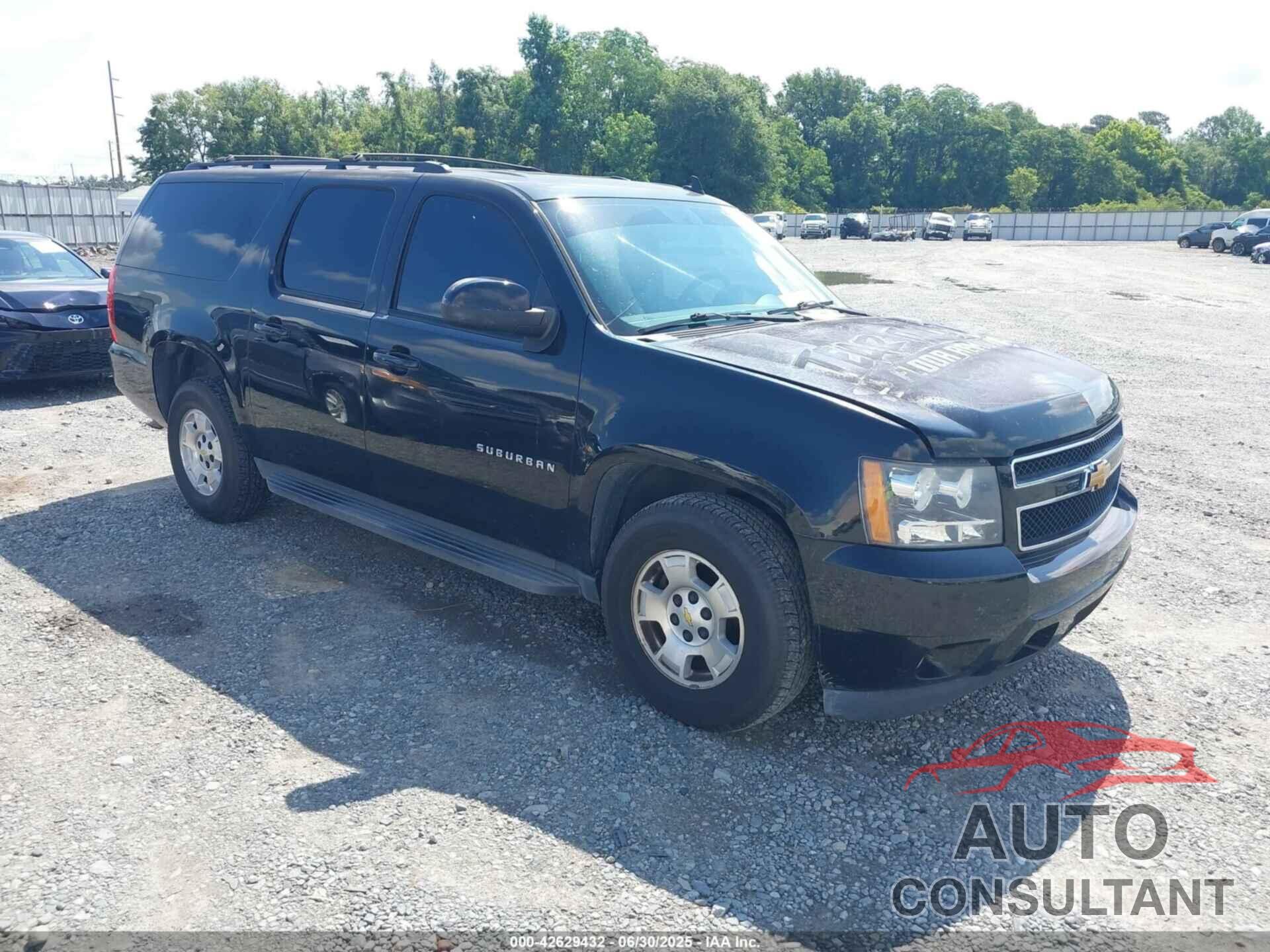 CHEVROLET SUBURBAN 1500 2013 - 1GNSCJE03DR121628