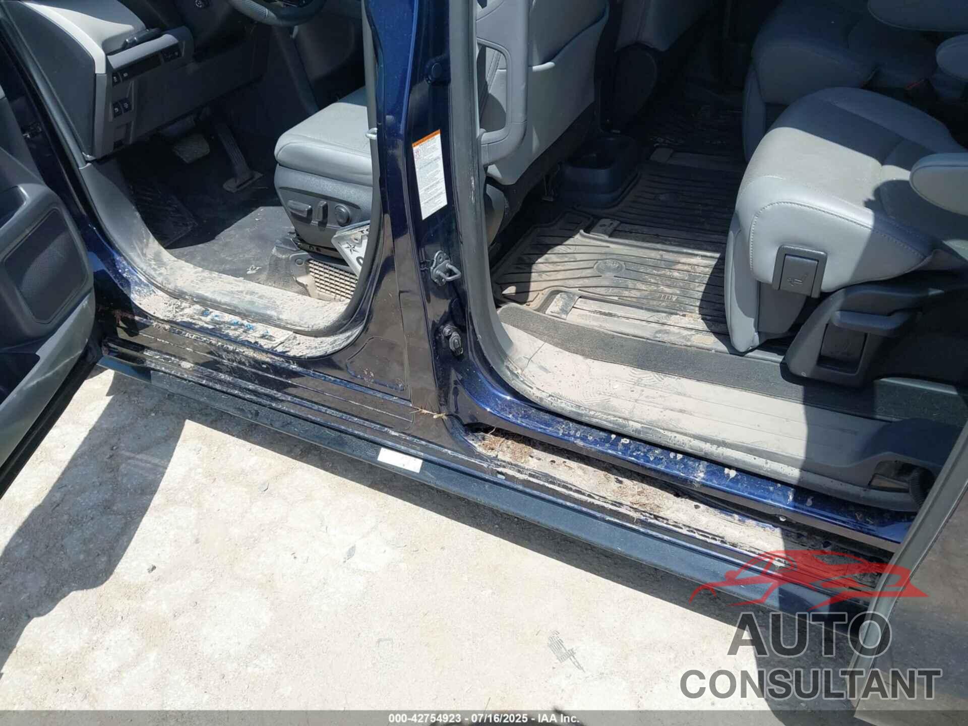 TOYOTA SIENNA 2022 - 5TDZRKEC4NS134753