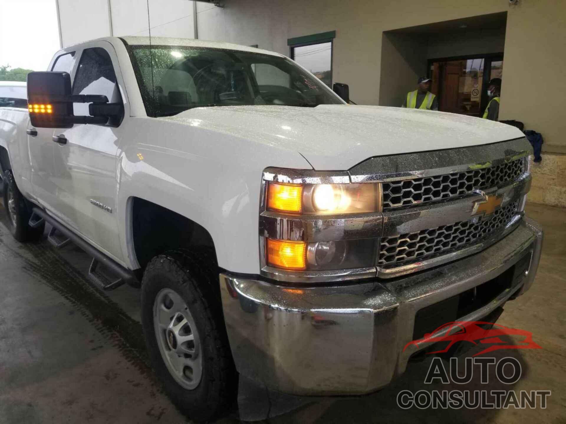 CHEVROLET SILVERADO 2019 - 2GC2KREG8K1118401