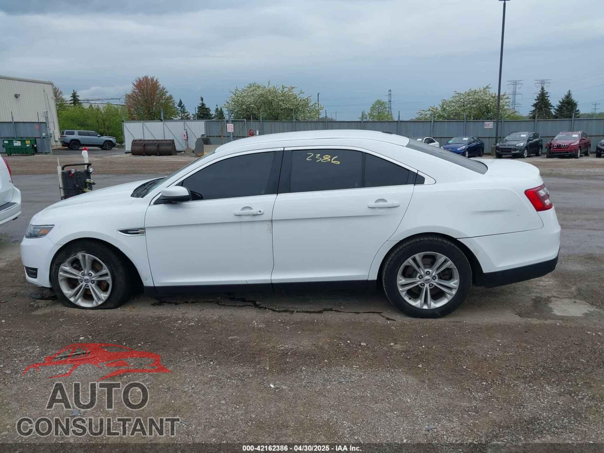 FORD TAURUS 2017 - 1FAHP2E86HG112643