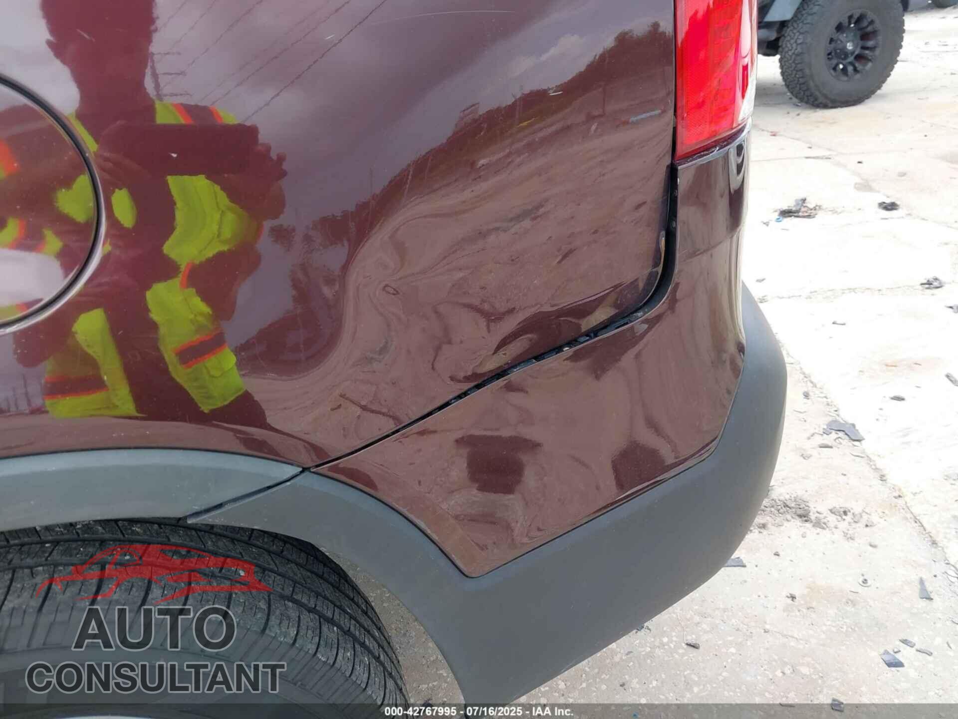 KIA SORENTO 2011 - 5XYKT3A11BG053473