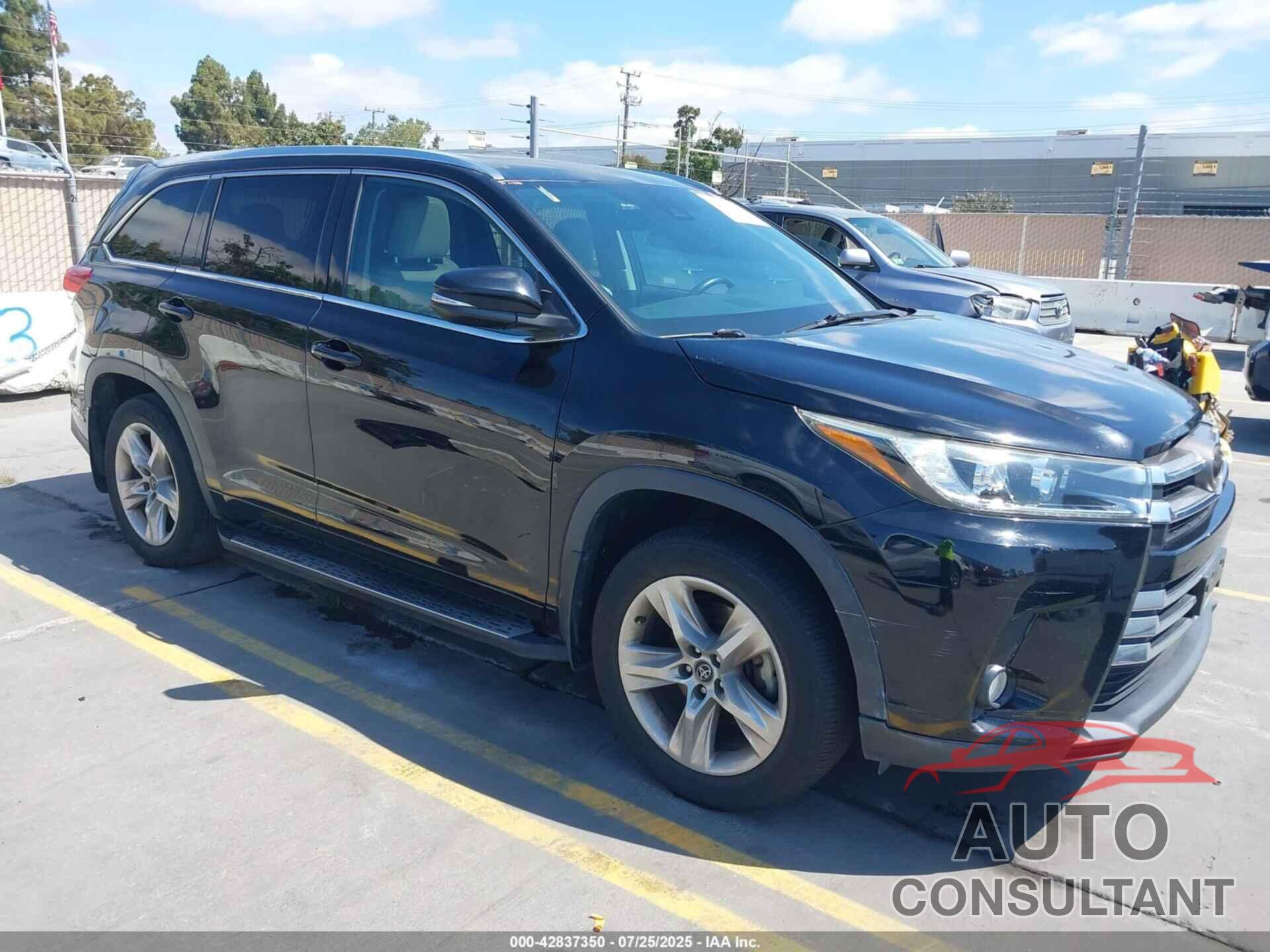 TOYOTA HIGHLANDER 2018 - 5TDDZRFH7JS832717