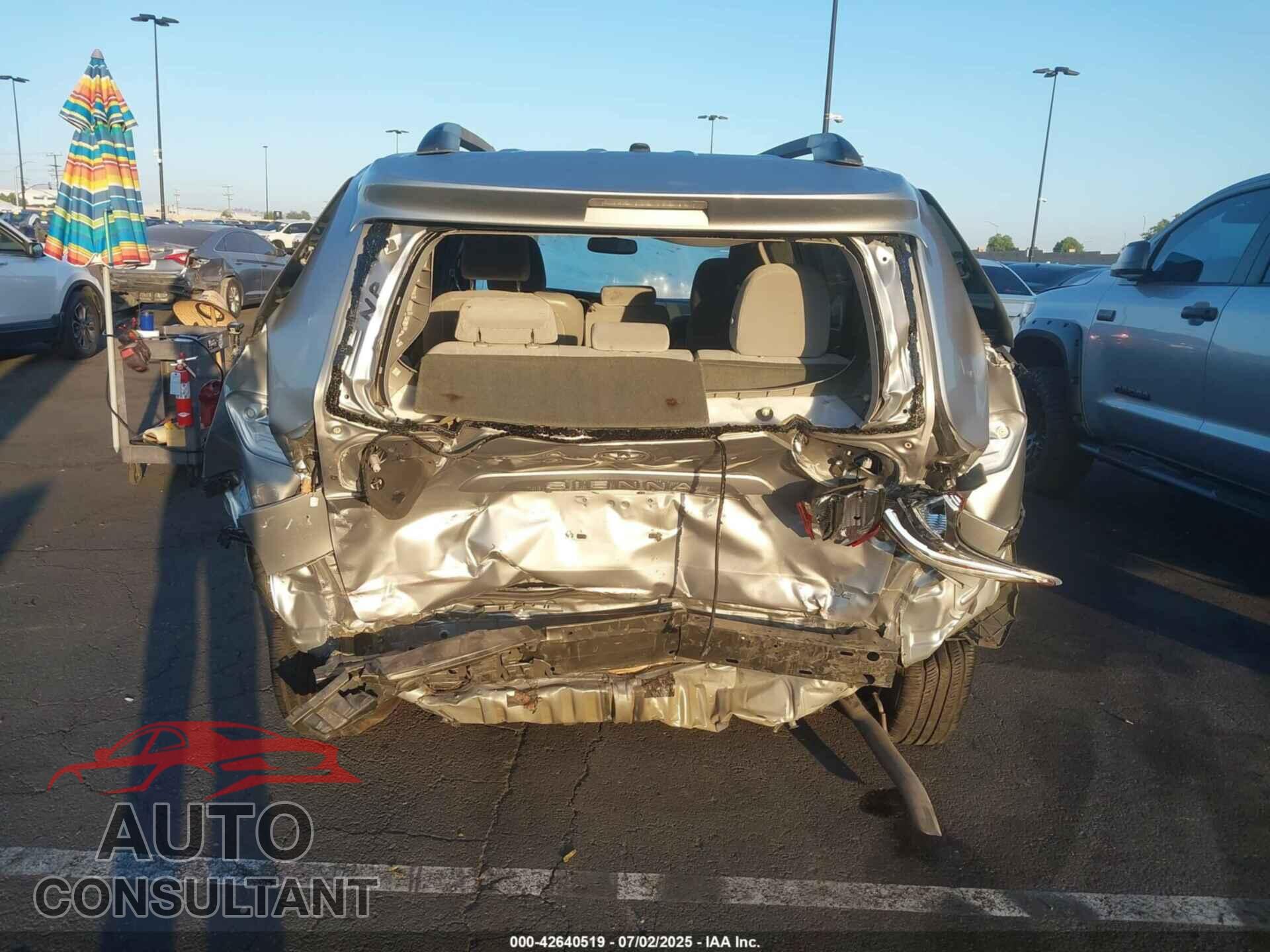 TOYOTA SIENNA 2017 - 5TDKZ3DC2HS856414