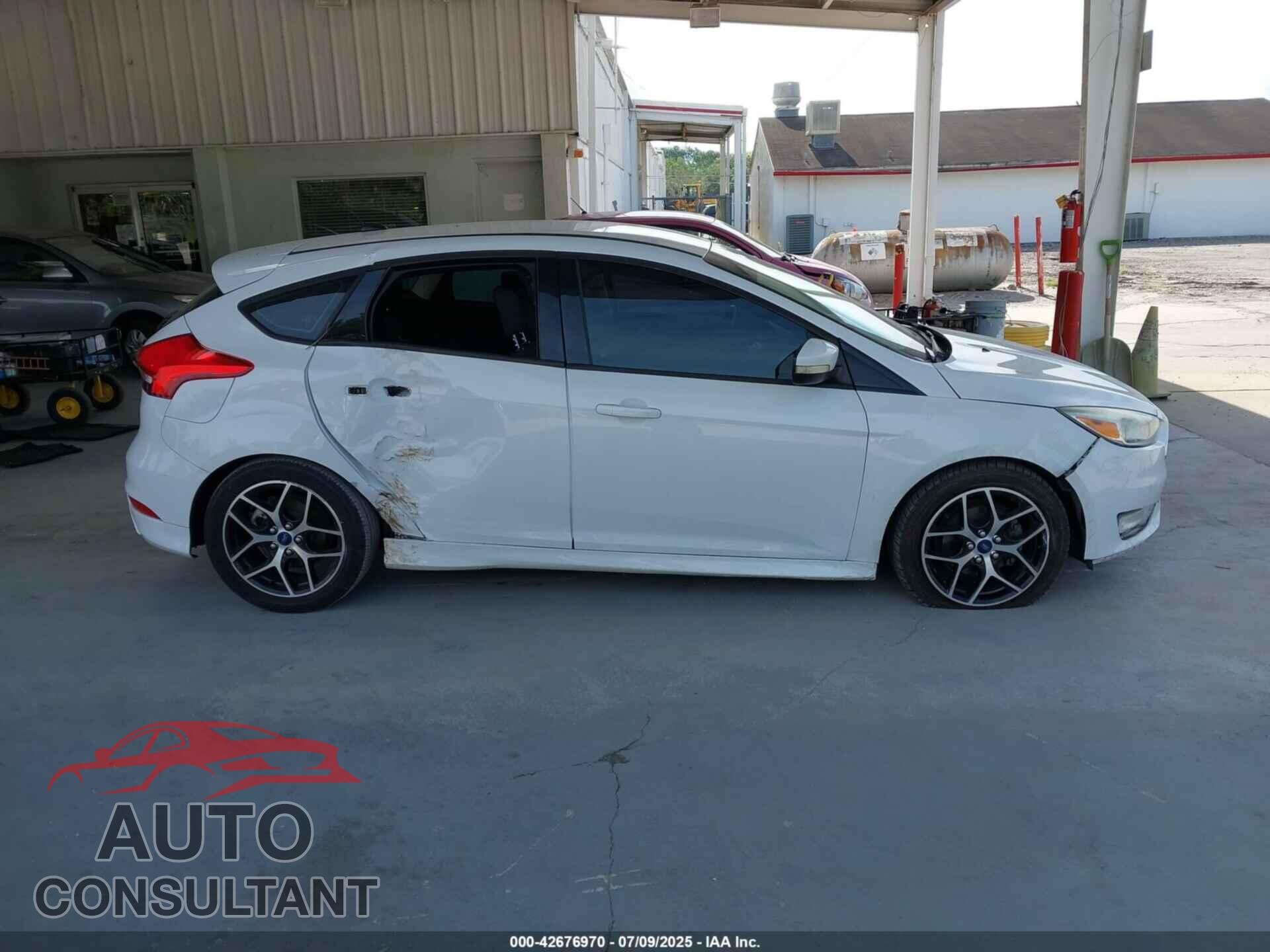 FORD FOCUS 2015 - 1FADP3K23FL267904