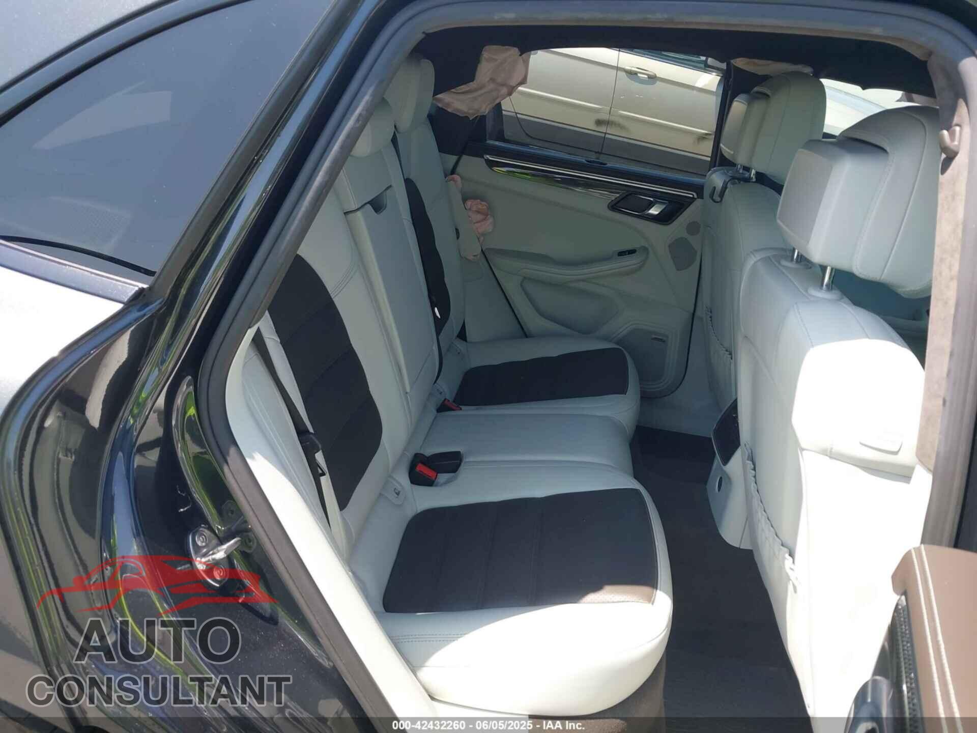 PORSCHE MACAN 2017 - WP1AF2A58HLB61990